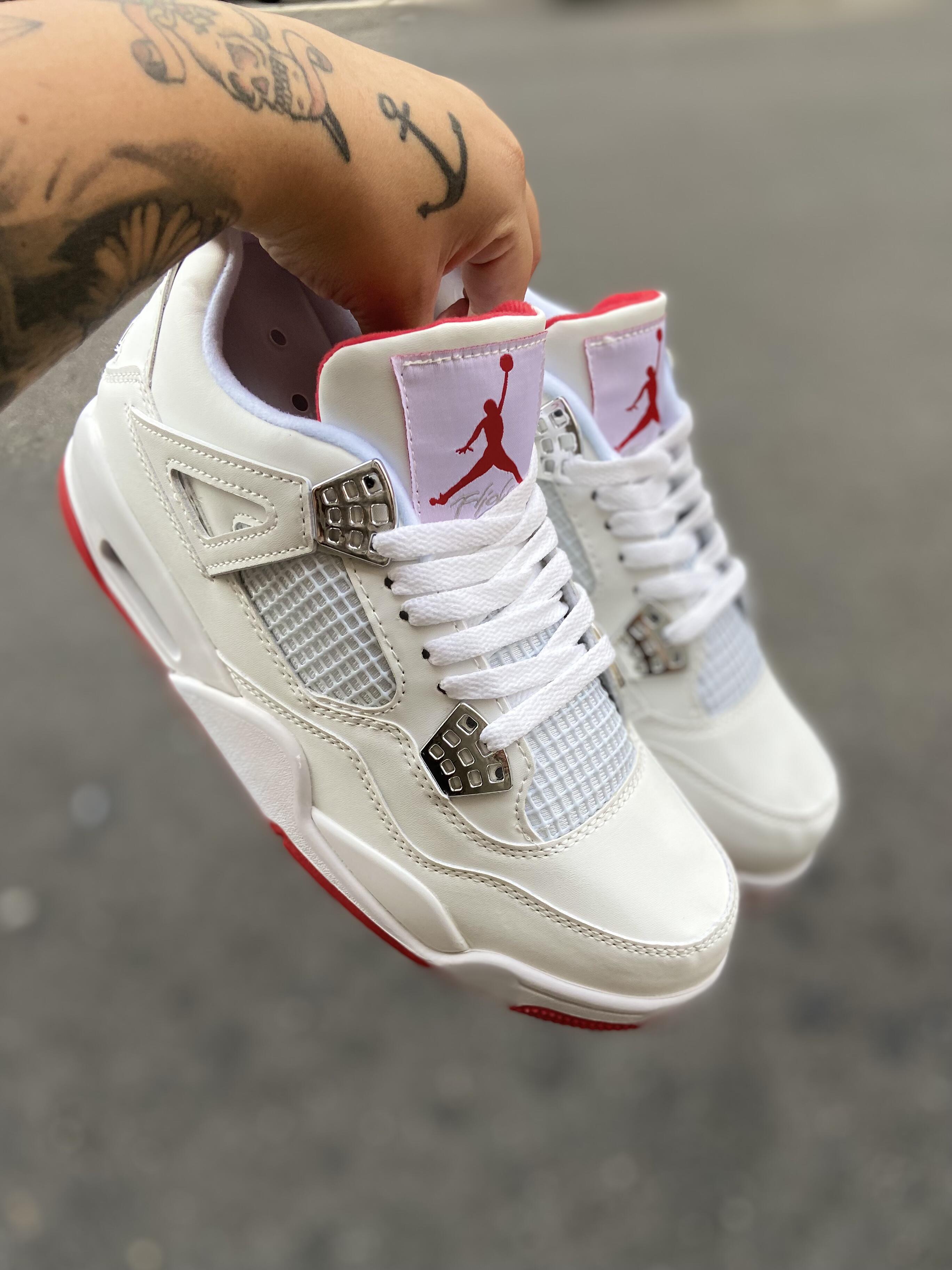 Air Jordan 4 Retro -  Red Cement