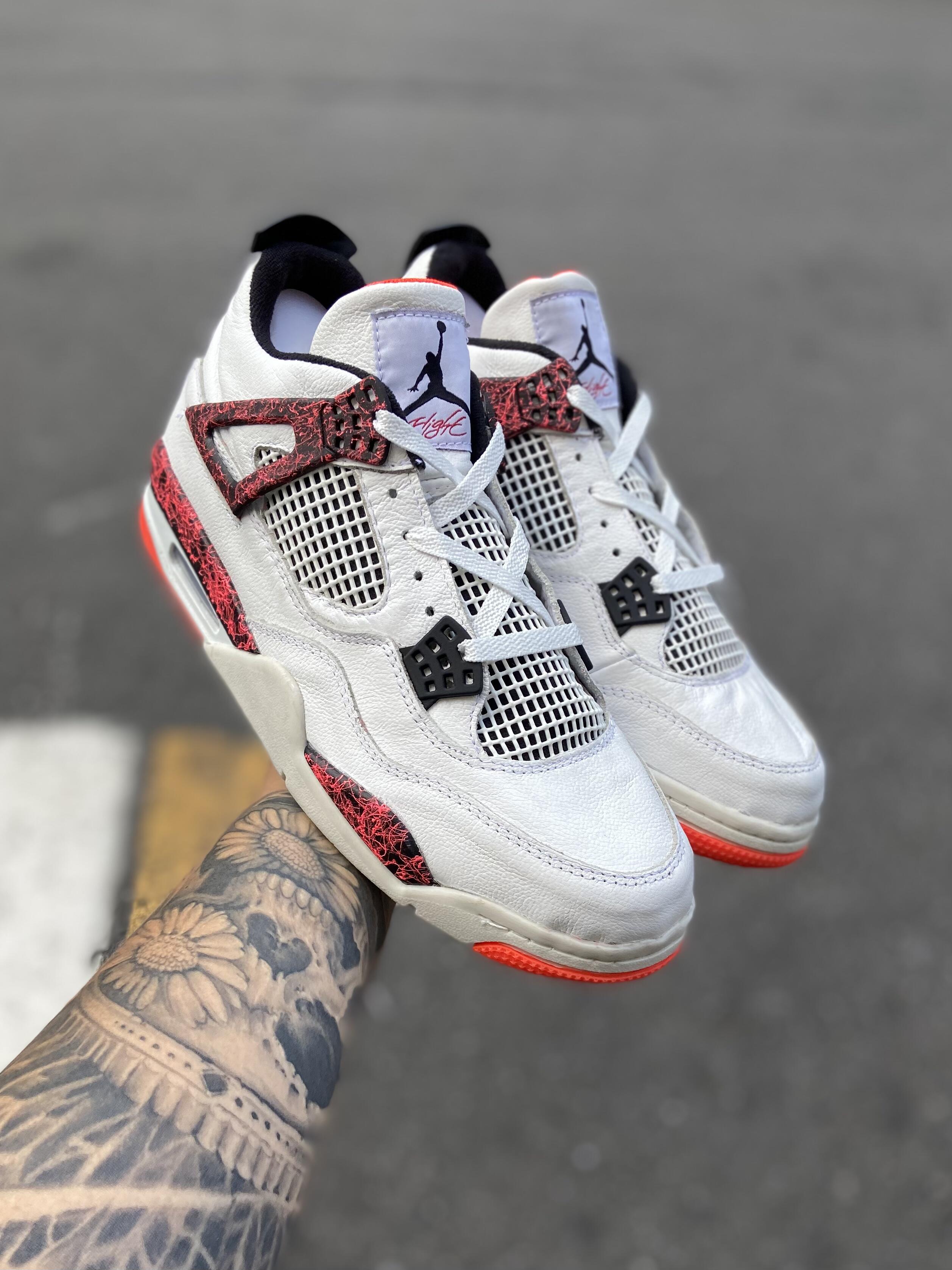 Air Jordan 4 - Red Cement