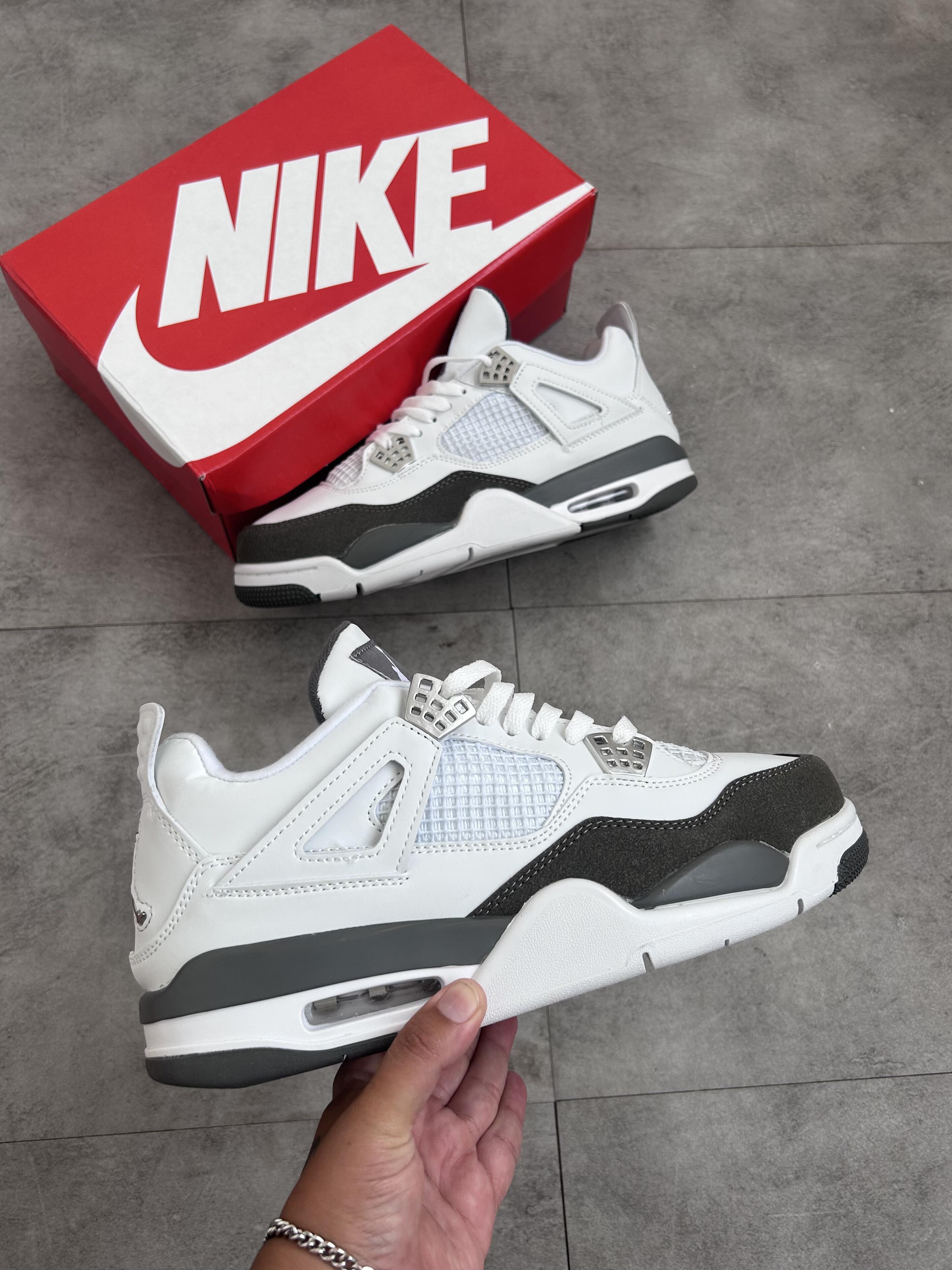 Air Jordan 4 Retro - OG White Cement