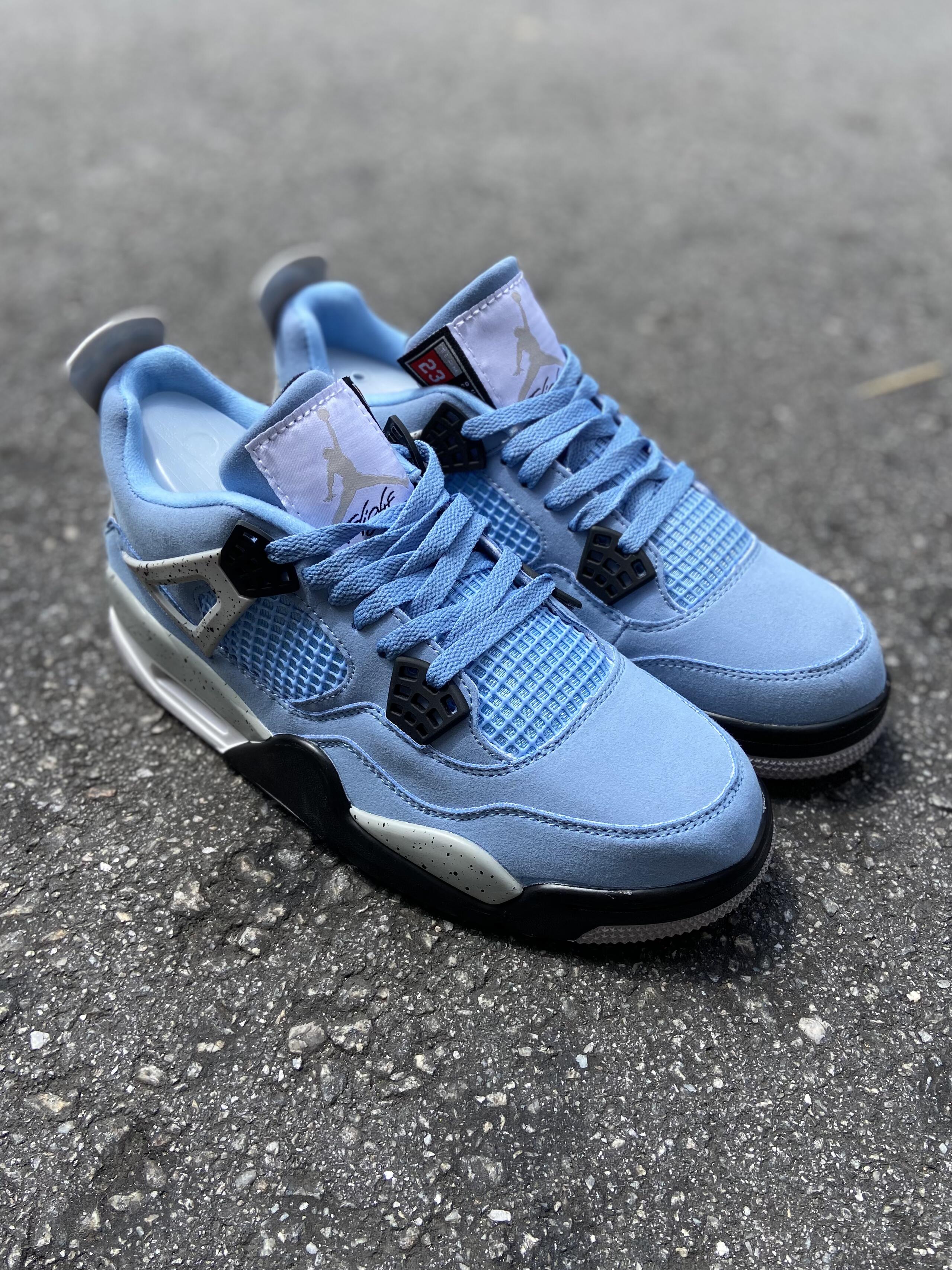 Air Jordan 4 Retro - University Blue (UNC)