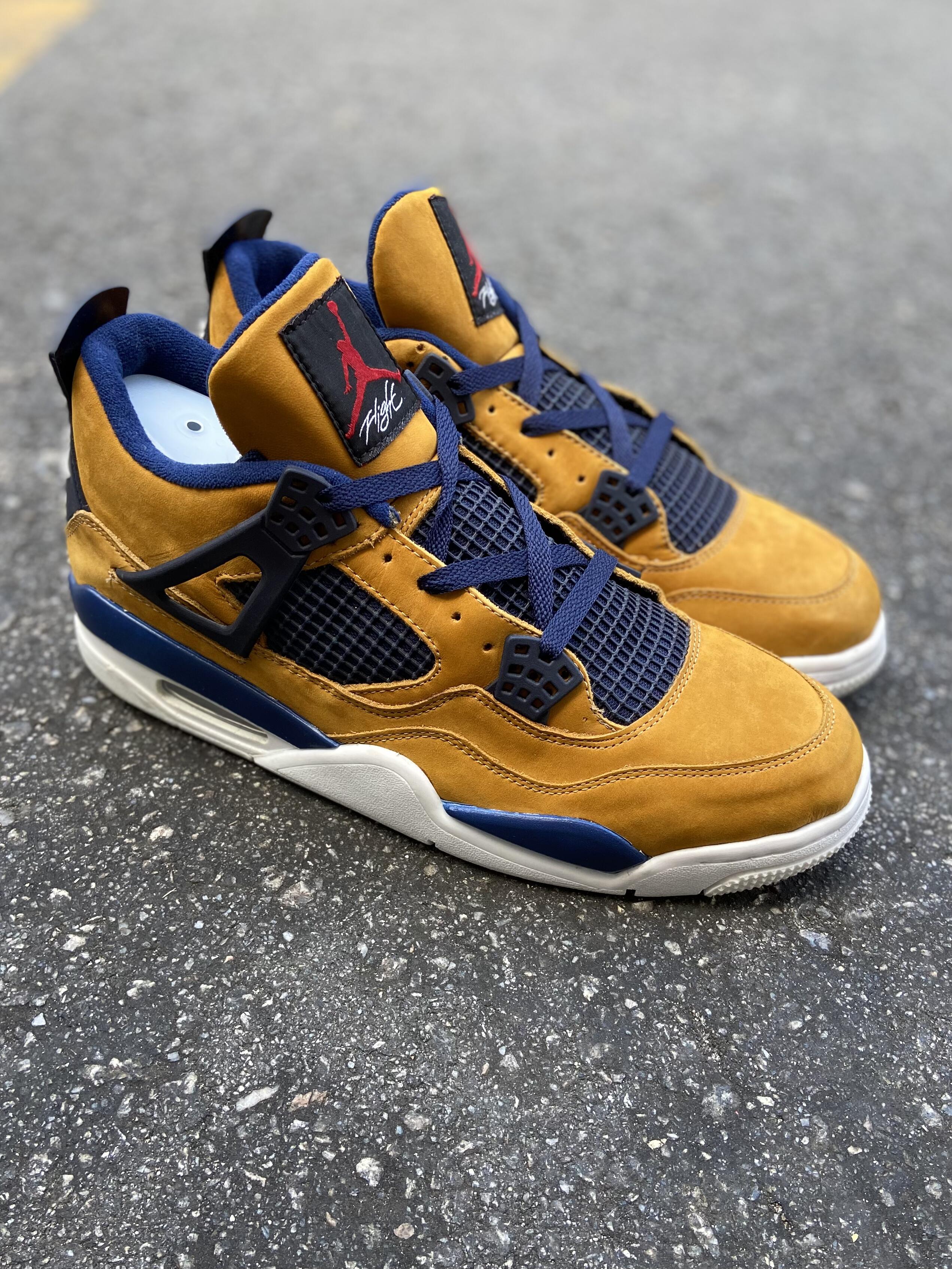 Air Jordan 4 - Lightning