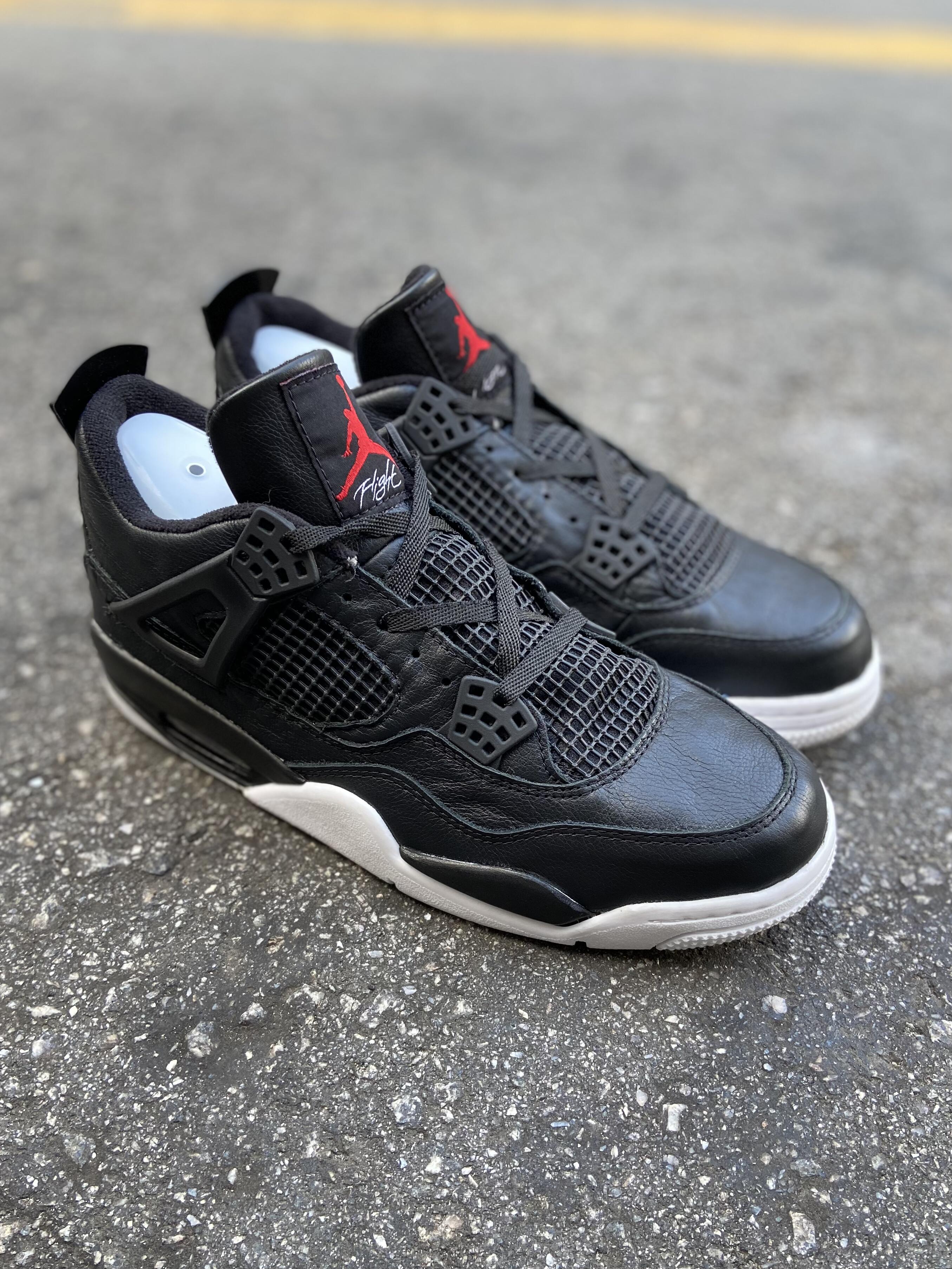 Air Jordan 4 - Black Cat