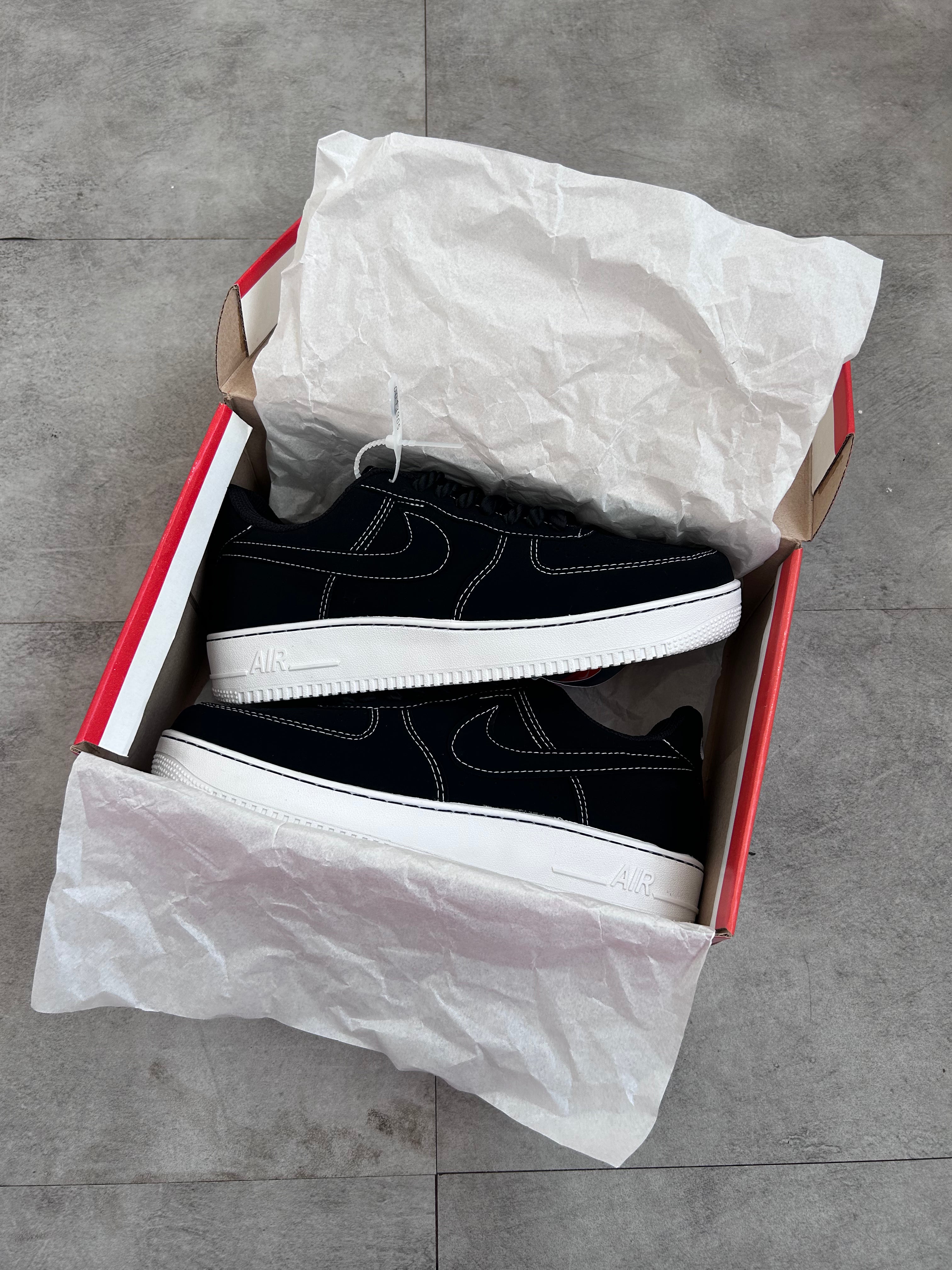 Nike Air Force 1 ’07 LV8 - Suede Black/White