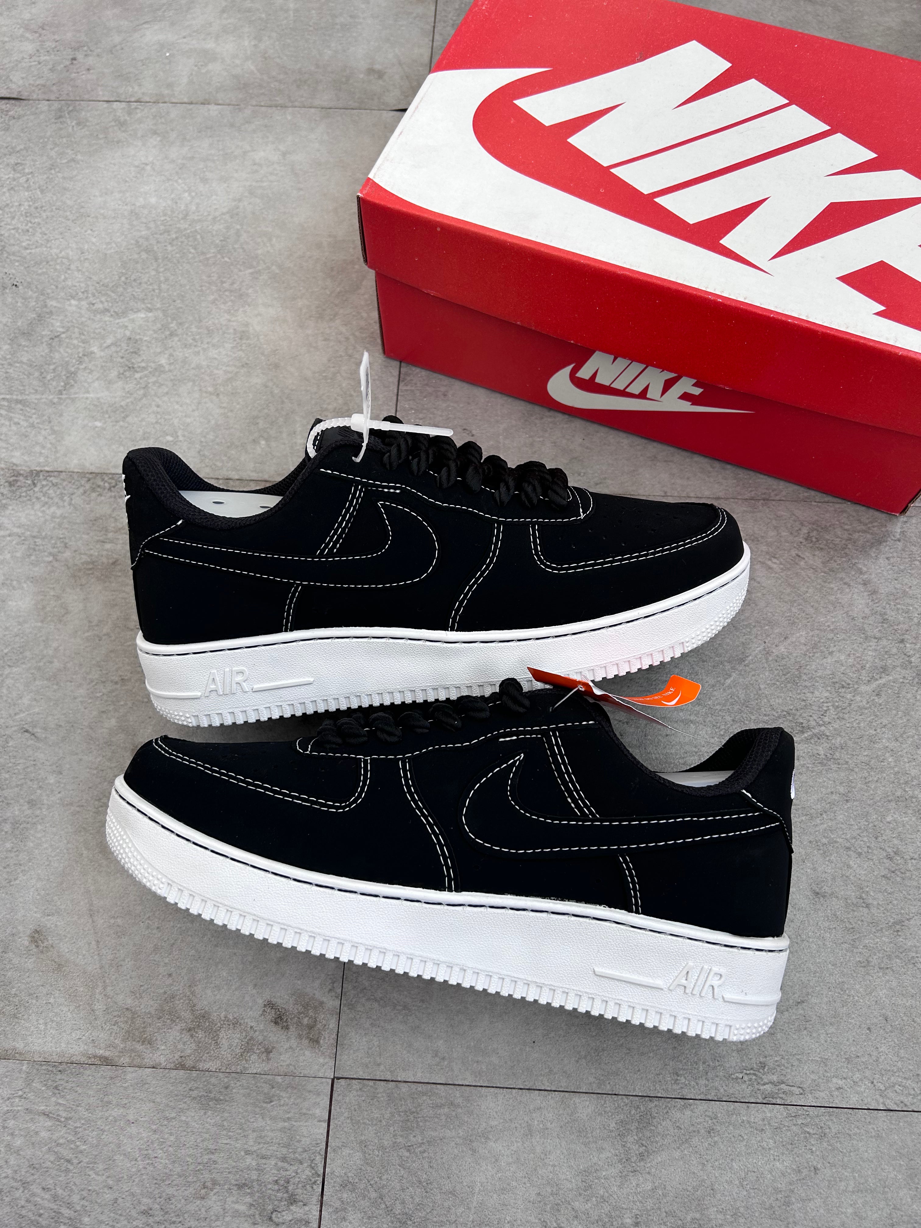 Nike Air Force 1 ’07 LV8 - Suede Black/White