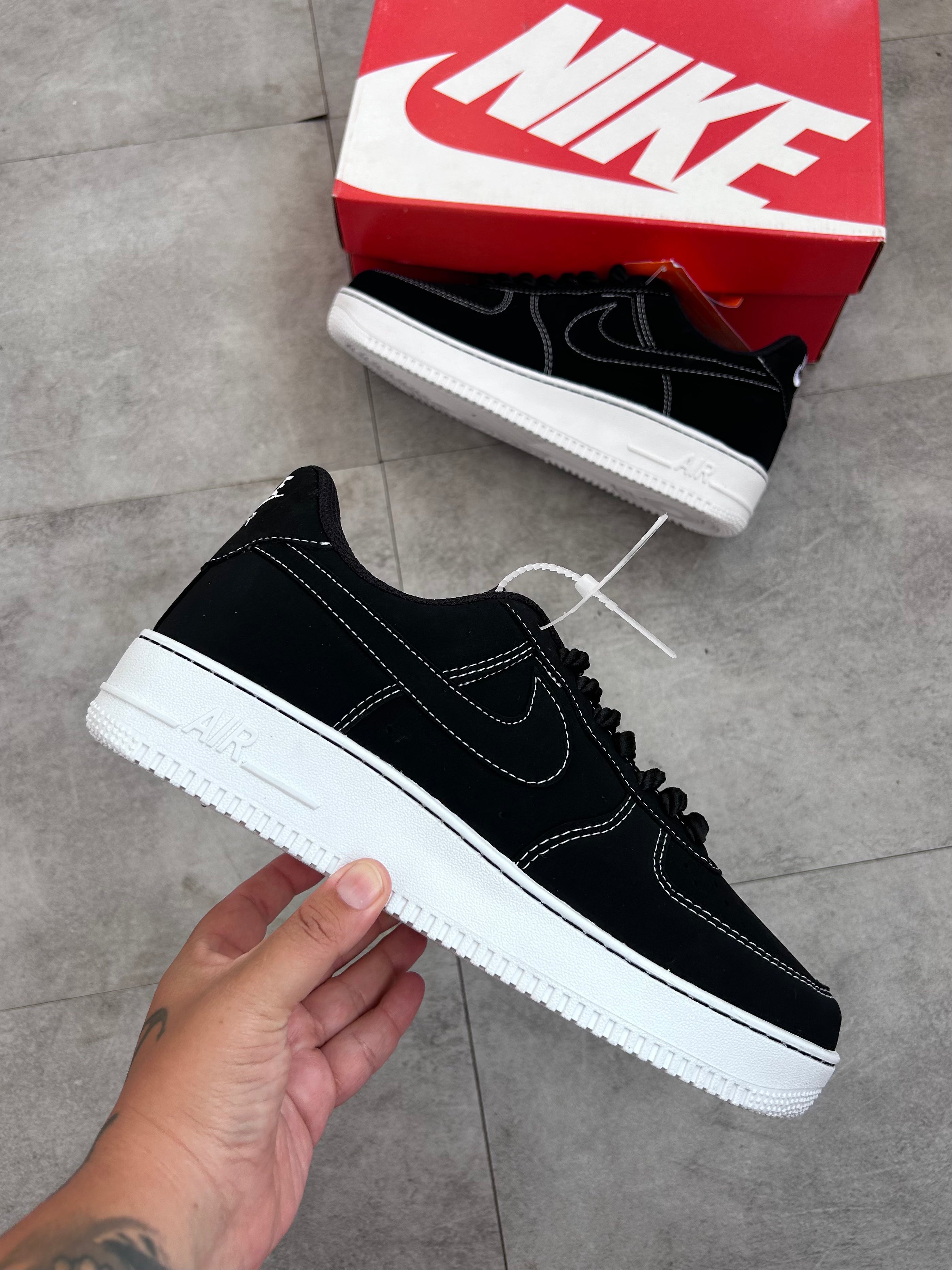 Nike Air Force 1 ’07 LV8 - Suede Black/White
