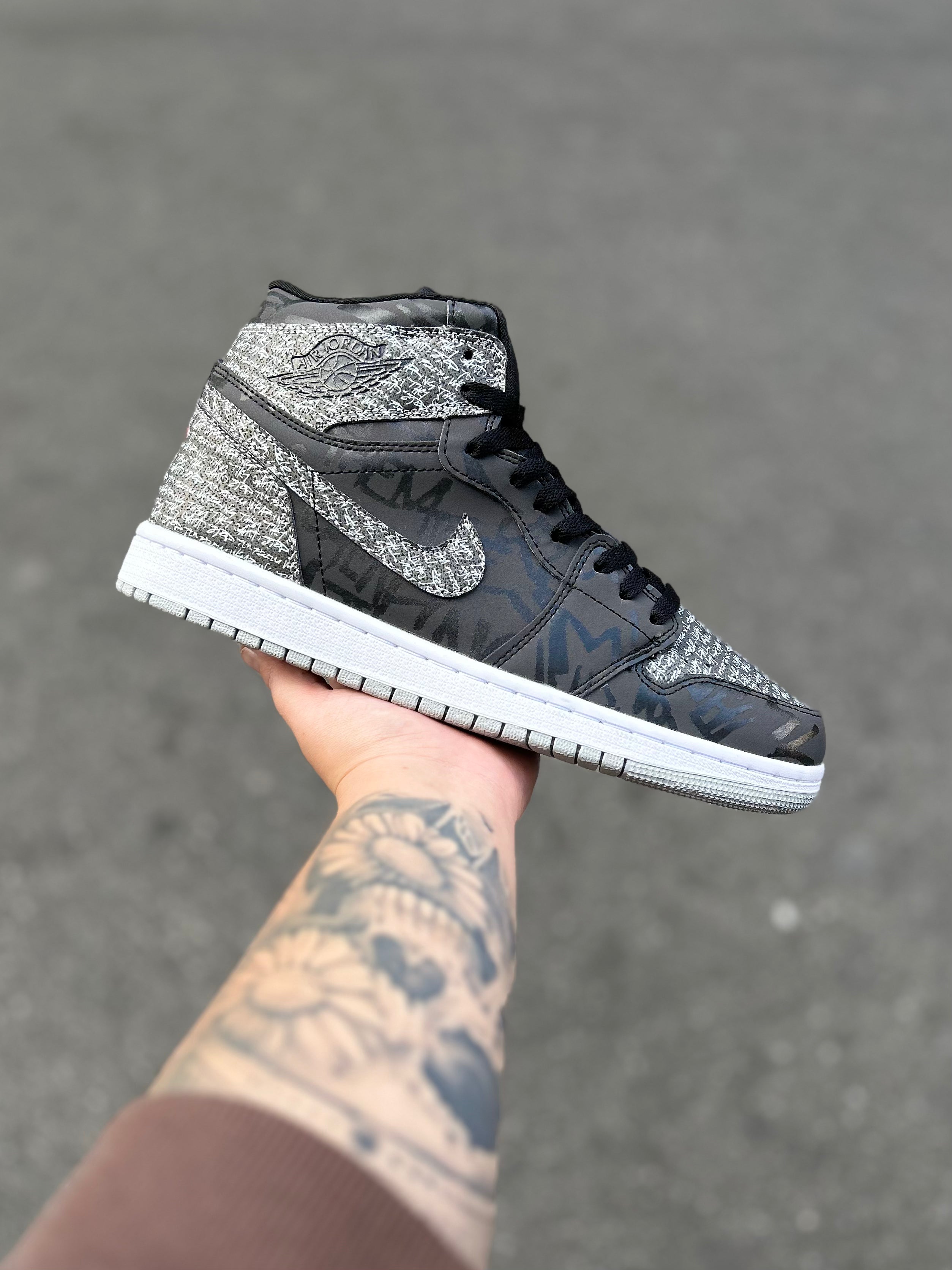 Air Jordan 1 High - Black/Grey Graffiti