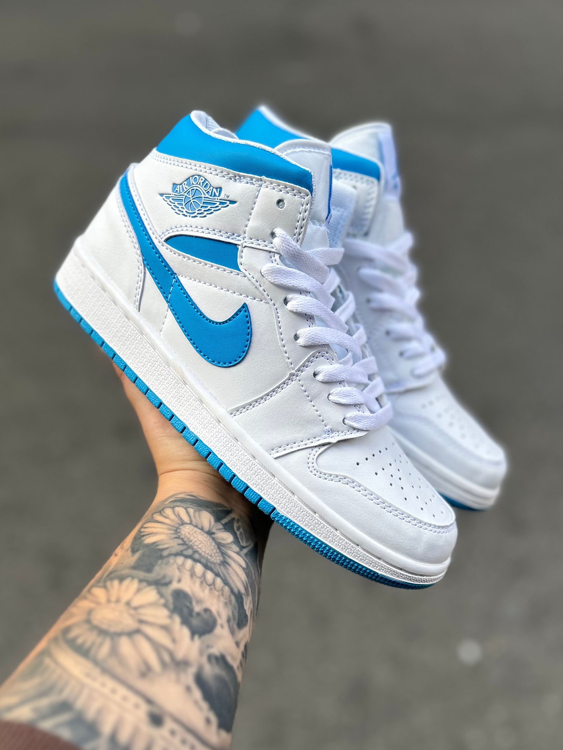 Air Jordan 1 High - White University Blue