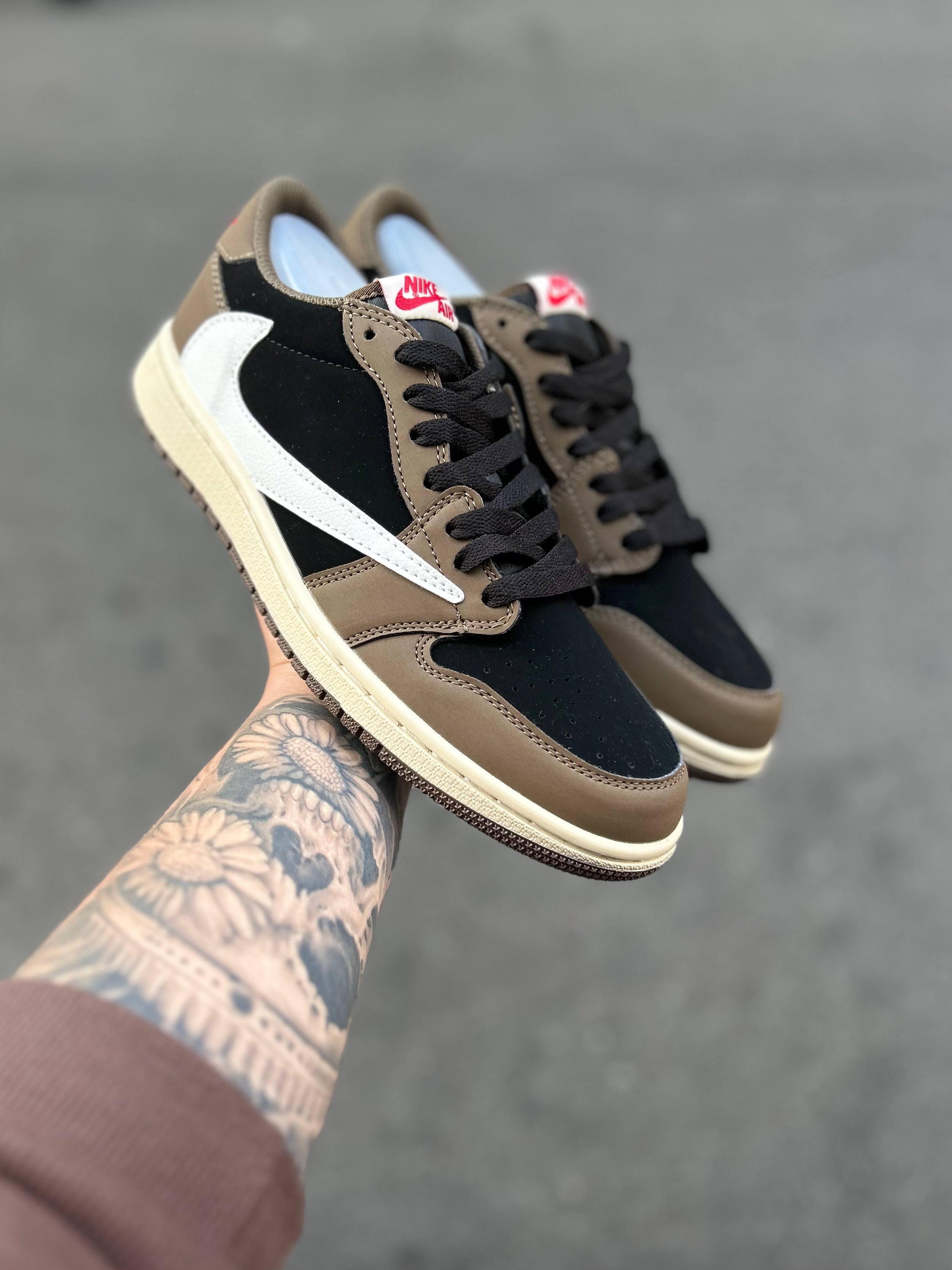Air Jordan 1 Low - OG x Travis Scott Reverse Mocha
