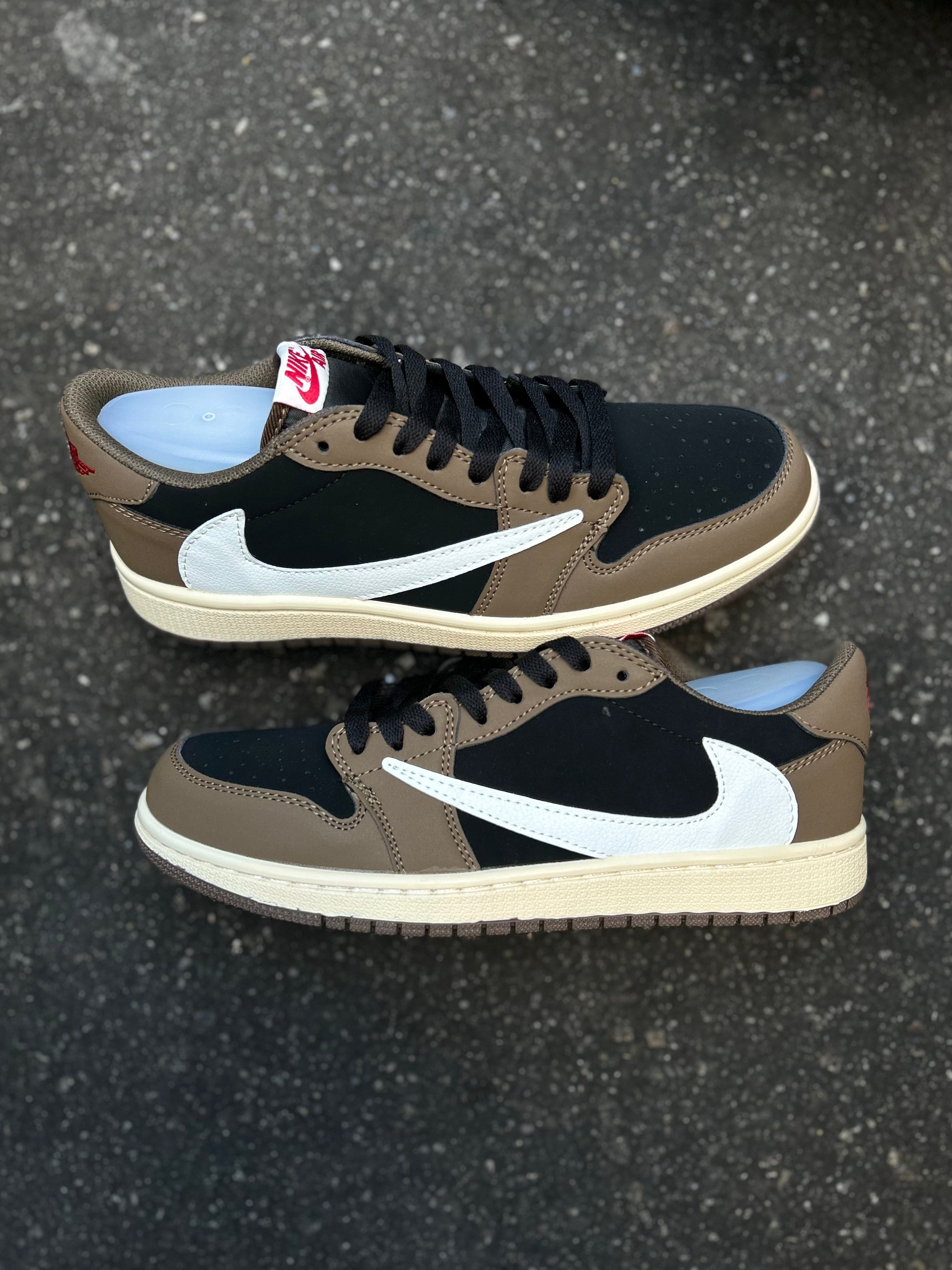 Air Jordan 1 Low - OG x Travis Scott Reverse Mocha
