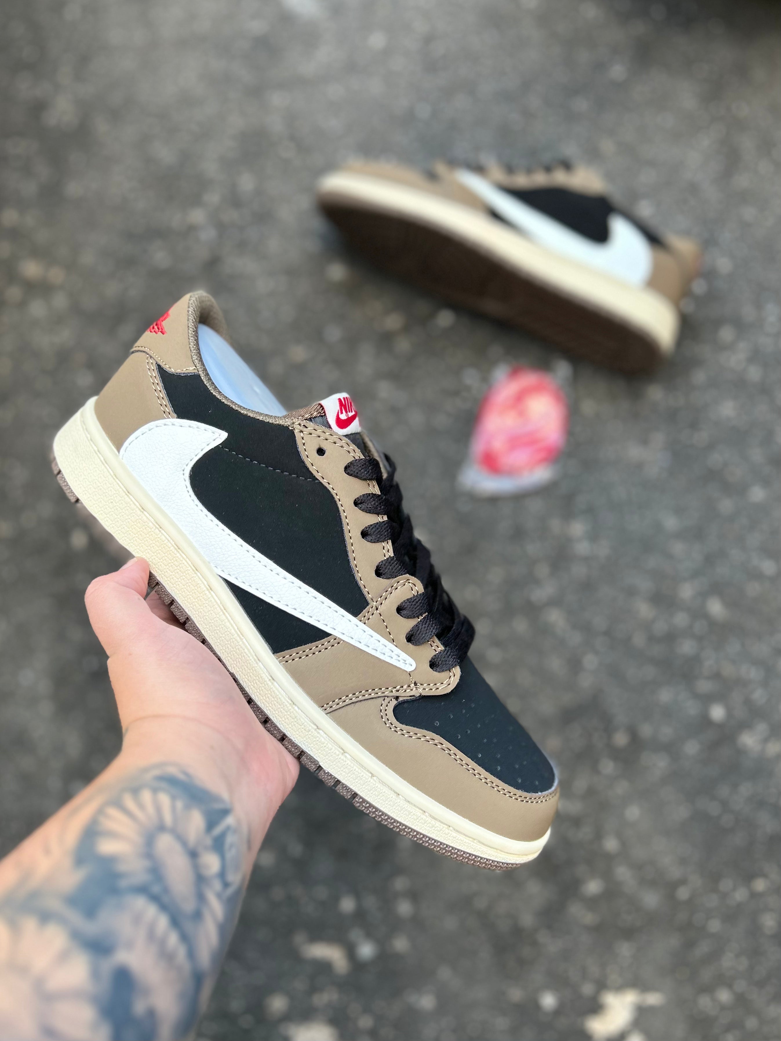 Air Jordan 1 Low - OG x Travis Scott Reverse Mocha