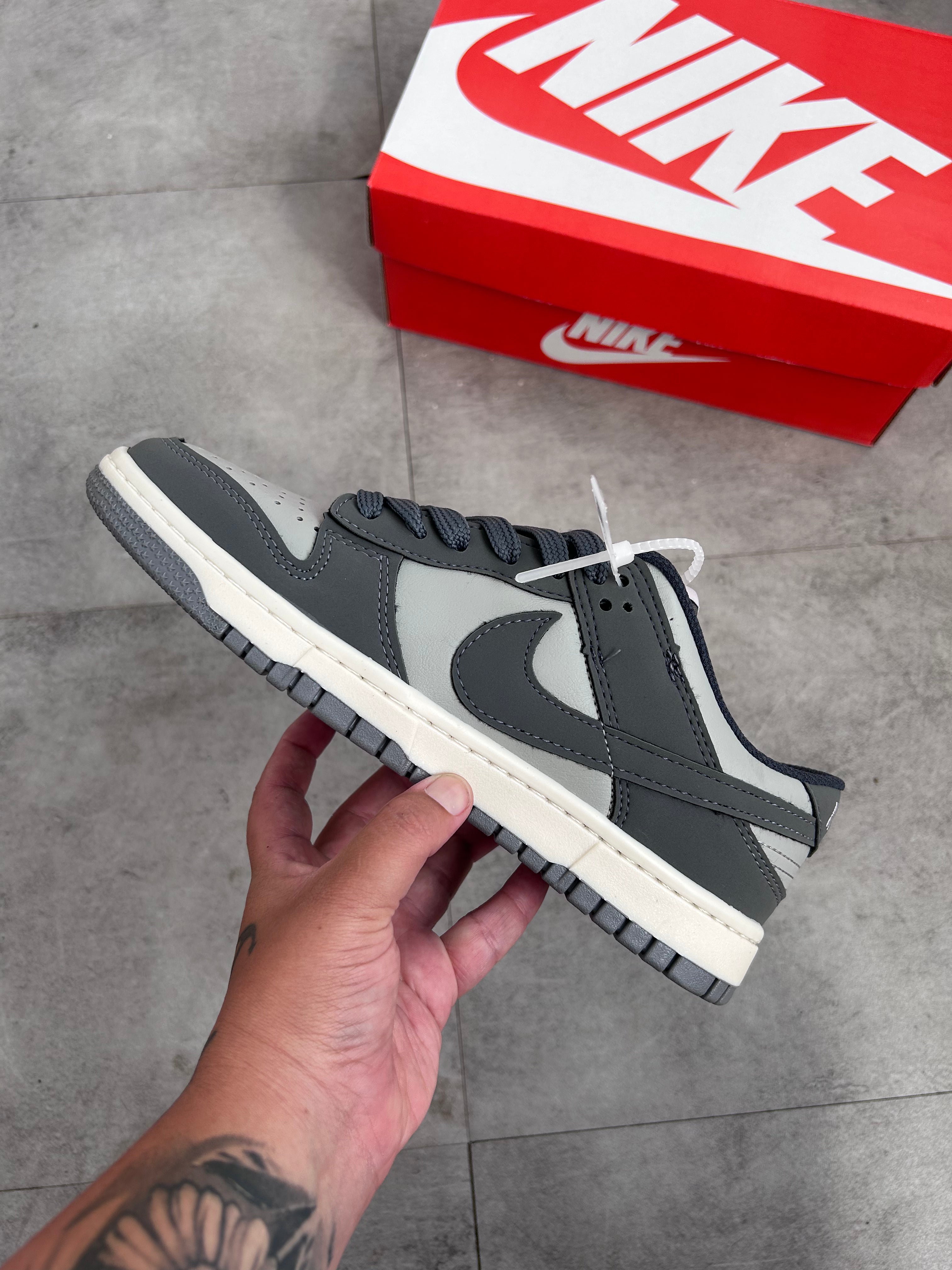 Nike Dunk Low - Retro Grey Fog