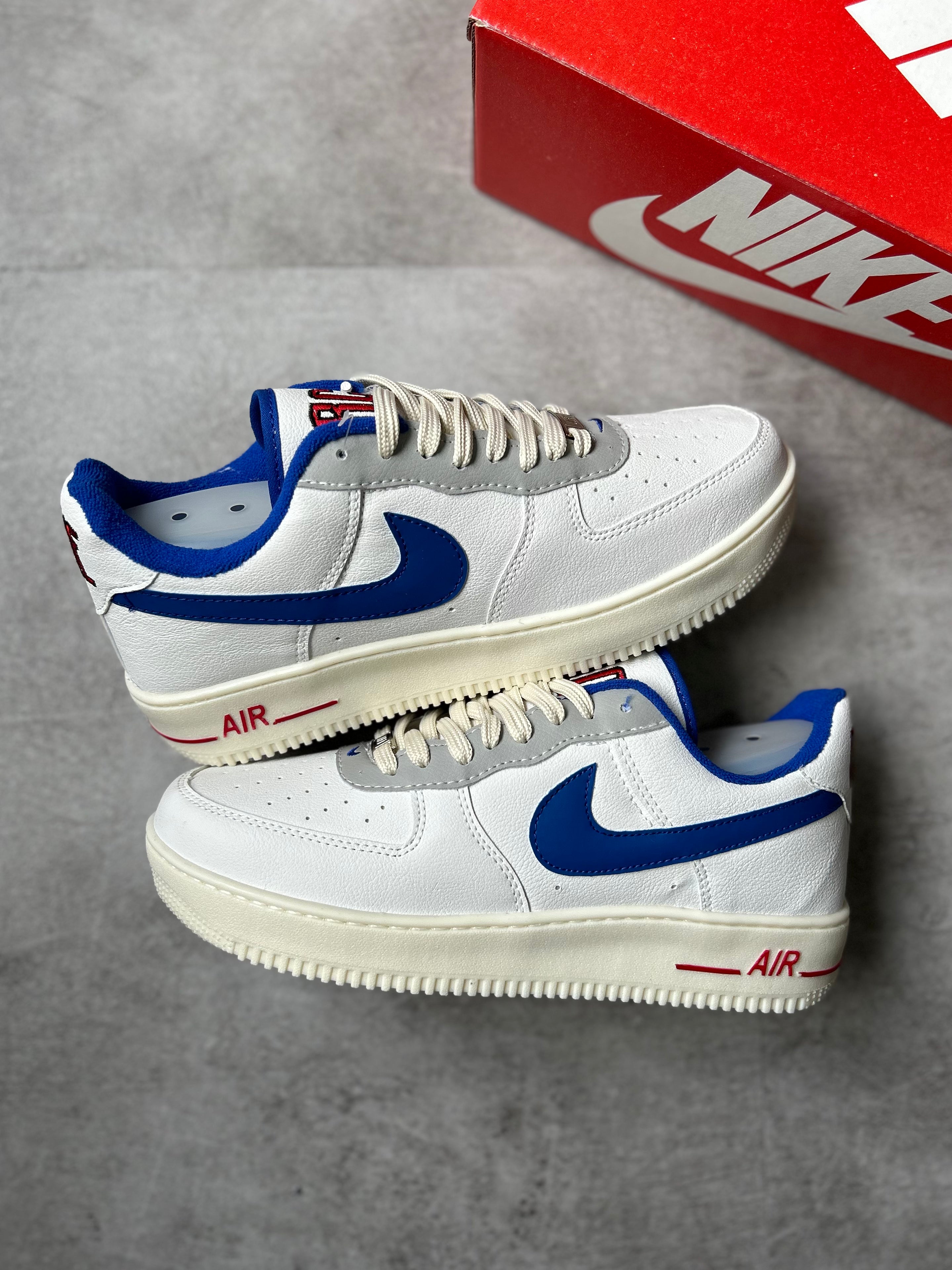 Nike Air Force 1 ’07 LV8 - White/Game Royal.