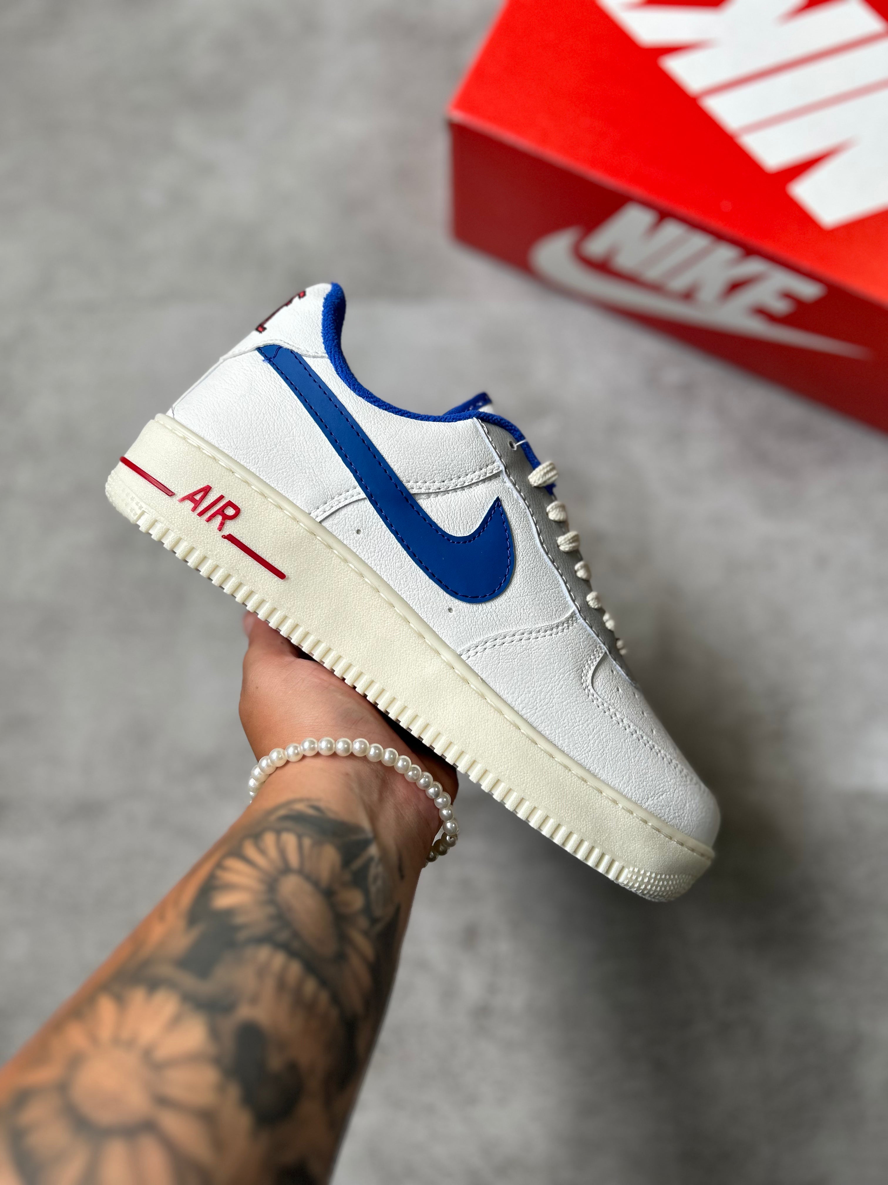 Nike Air Force 1 ’07 LV8 - White/Game Royal.