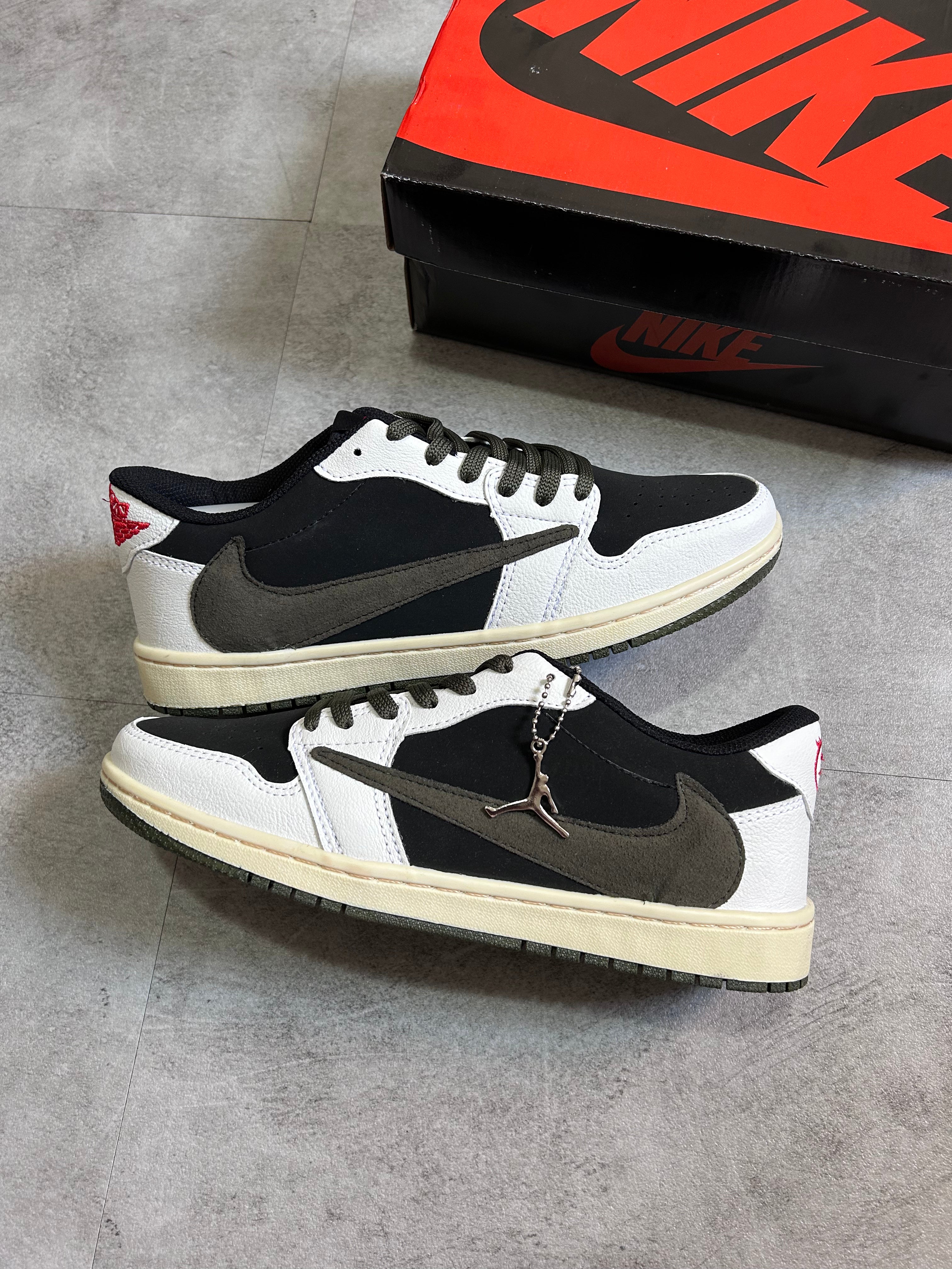Air Jordan 1 Low - OG x Travis Scott Black Olive