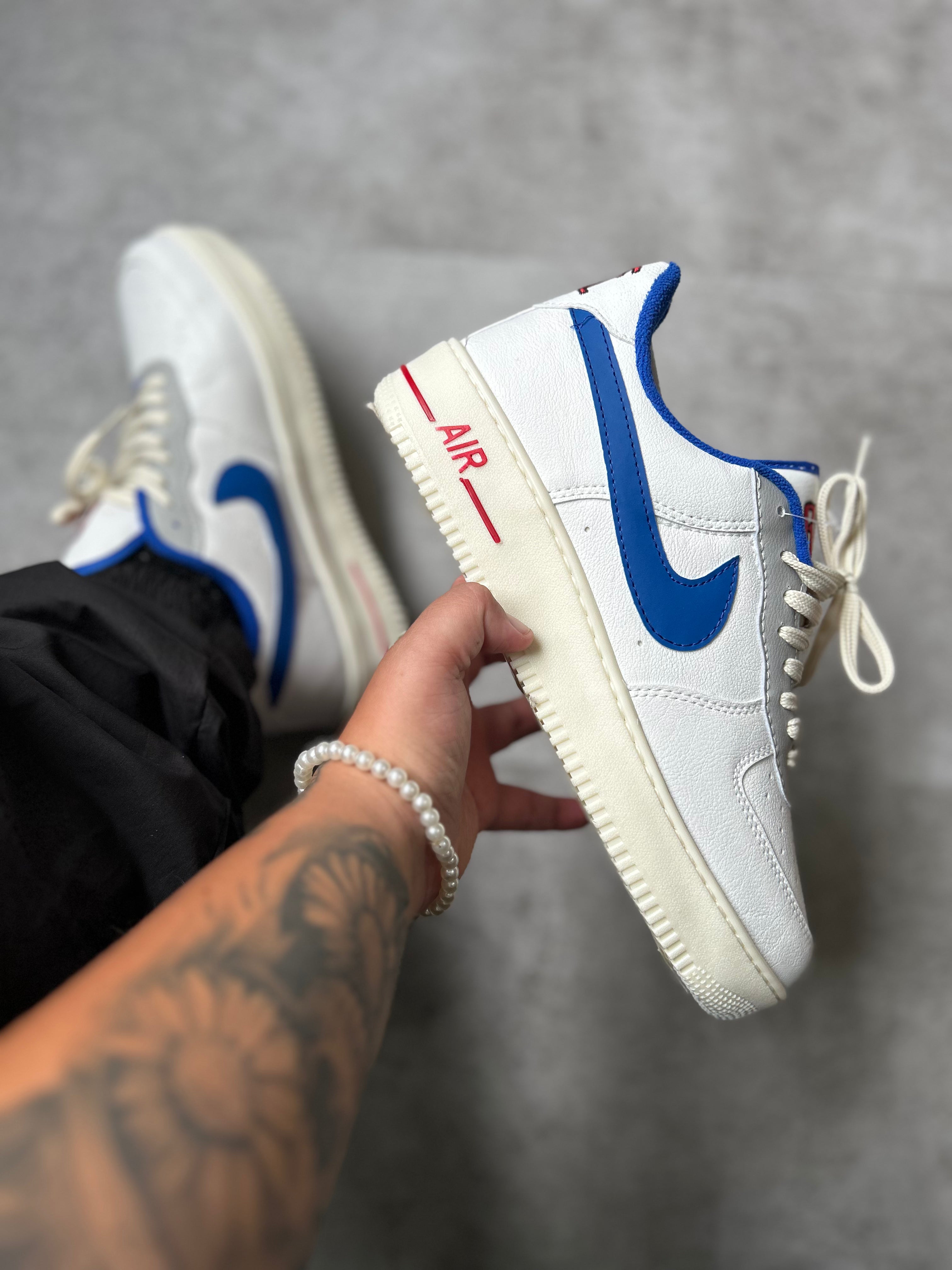 Nike Air Force 1 ’07 LV8 - White/Game Royal.