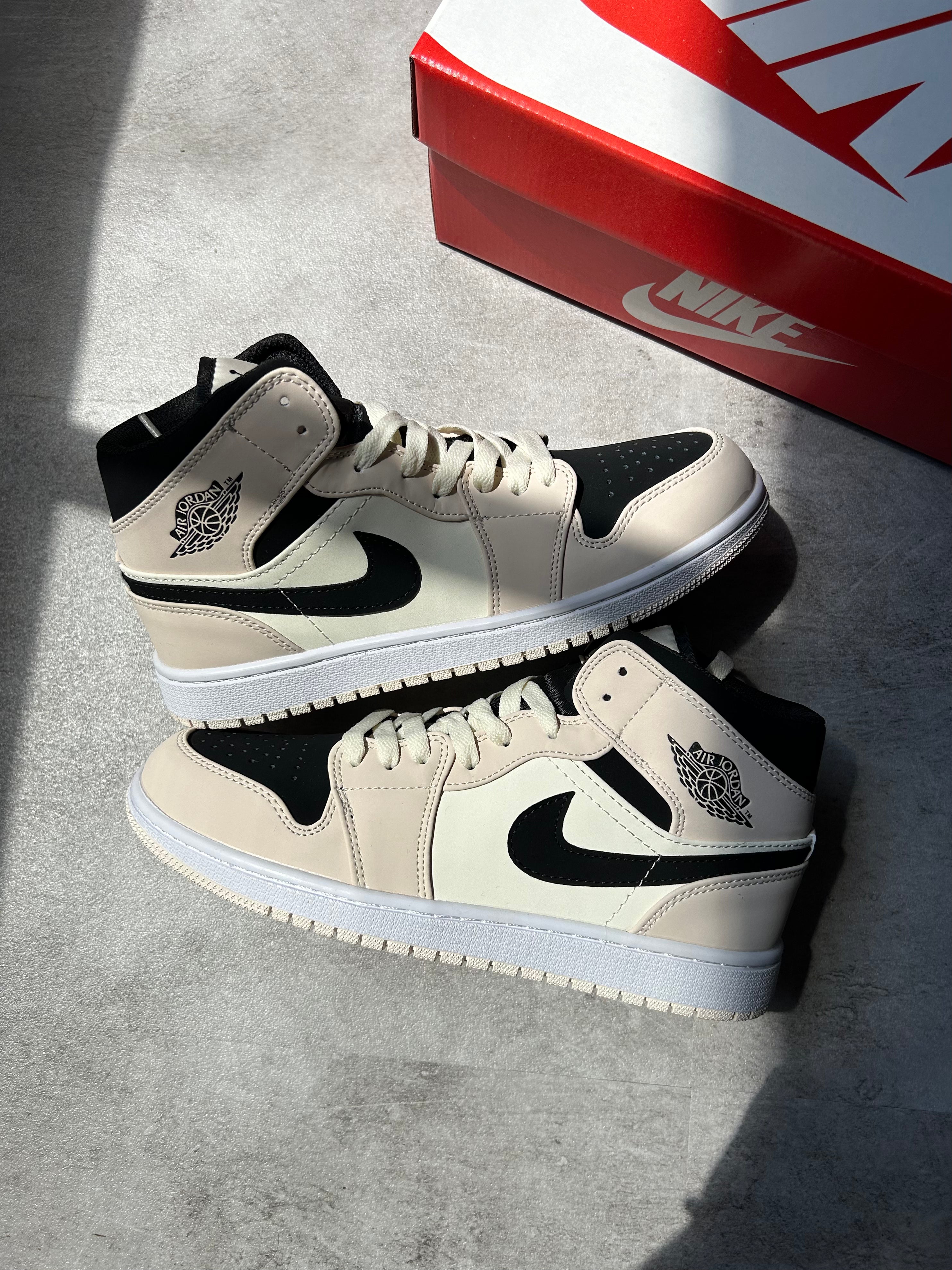 Air Jordan 1 - Mid Light Bone