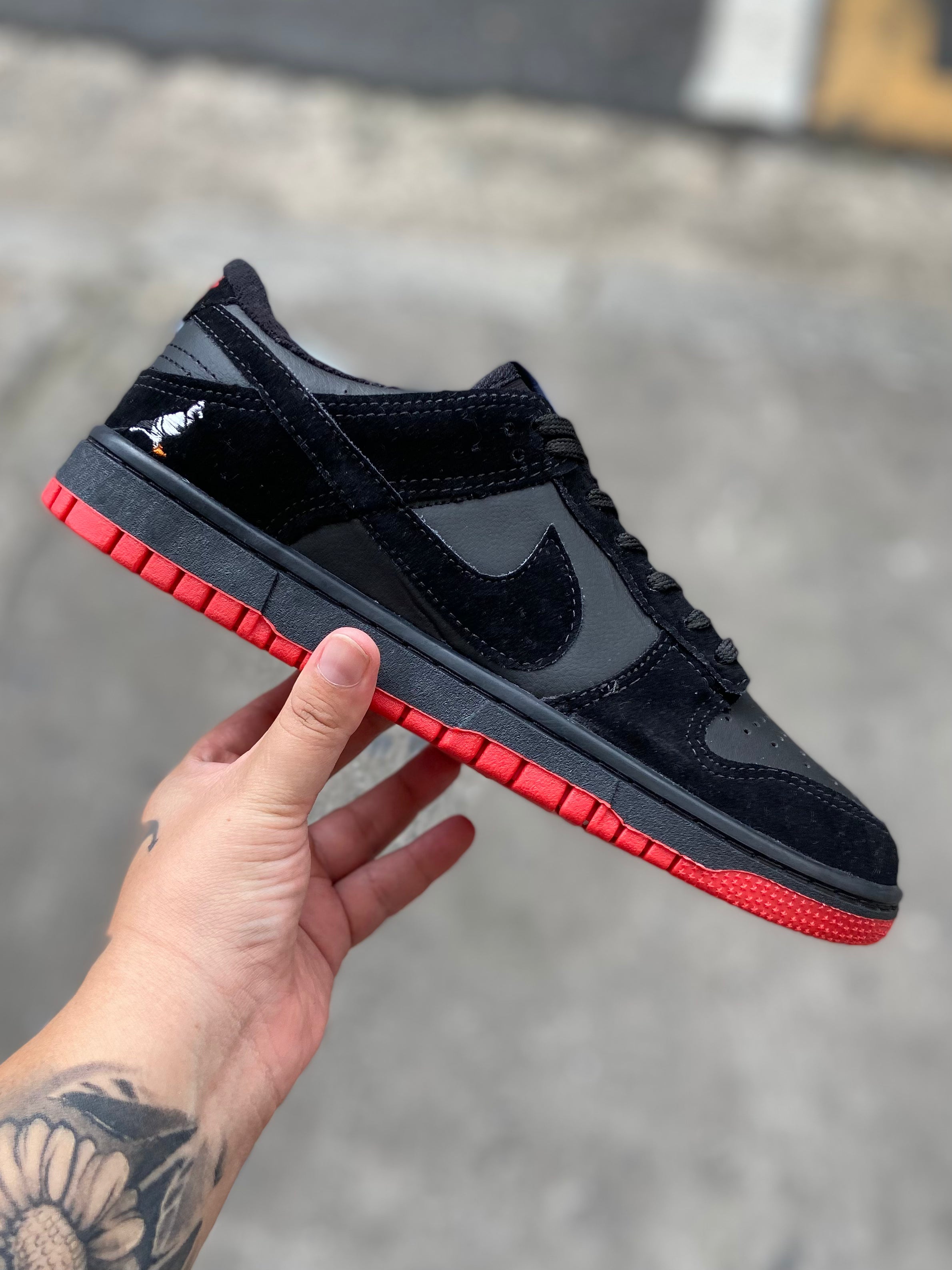 Nike SB Dunk Low - Black Pigeon