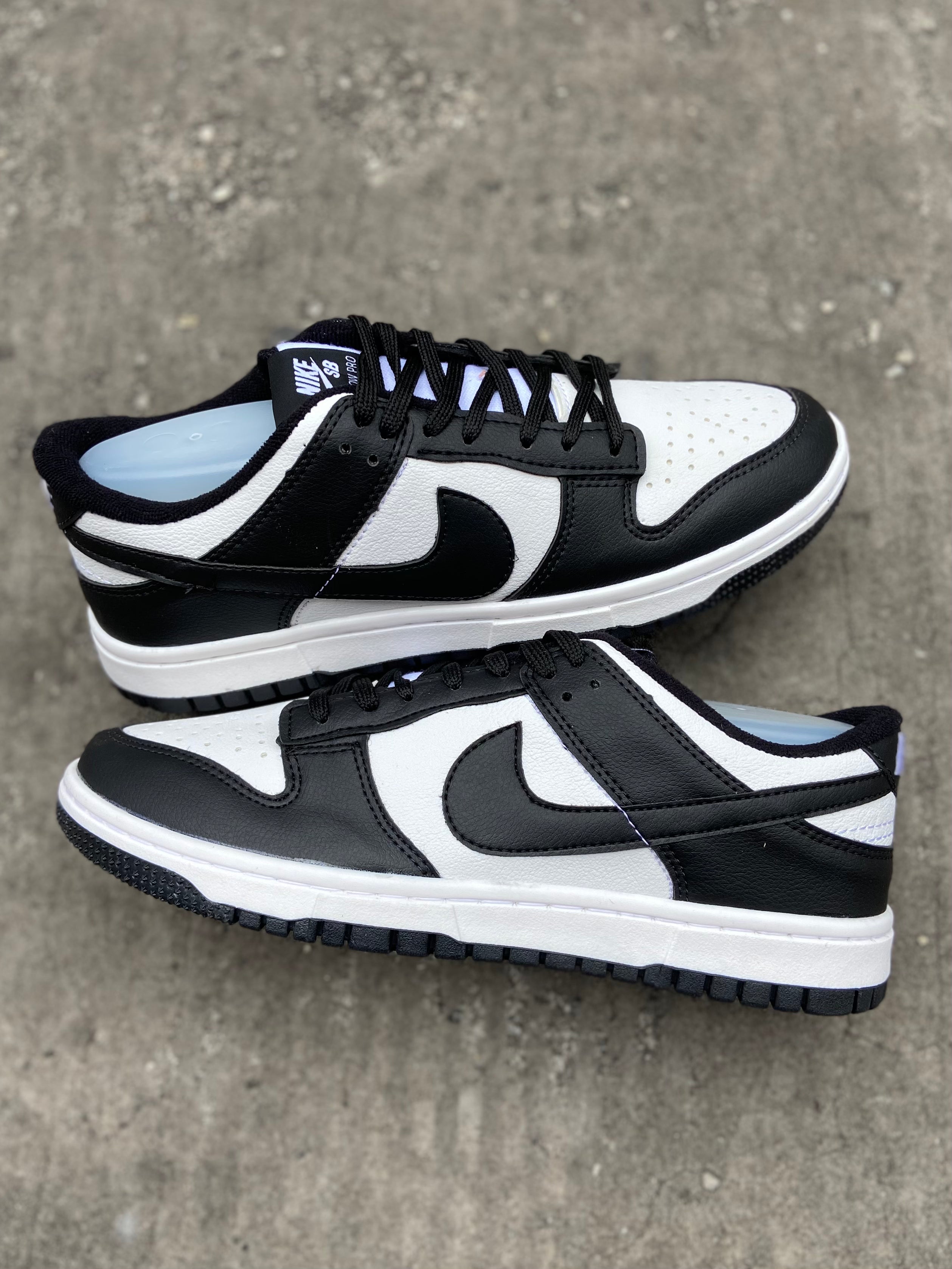 Nike SB Dunk Low - Black White ( Panda )