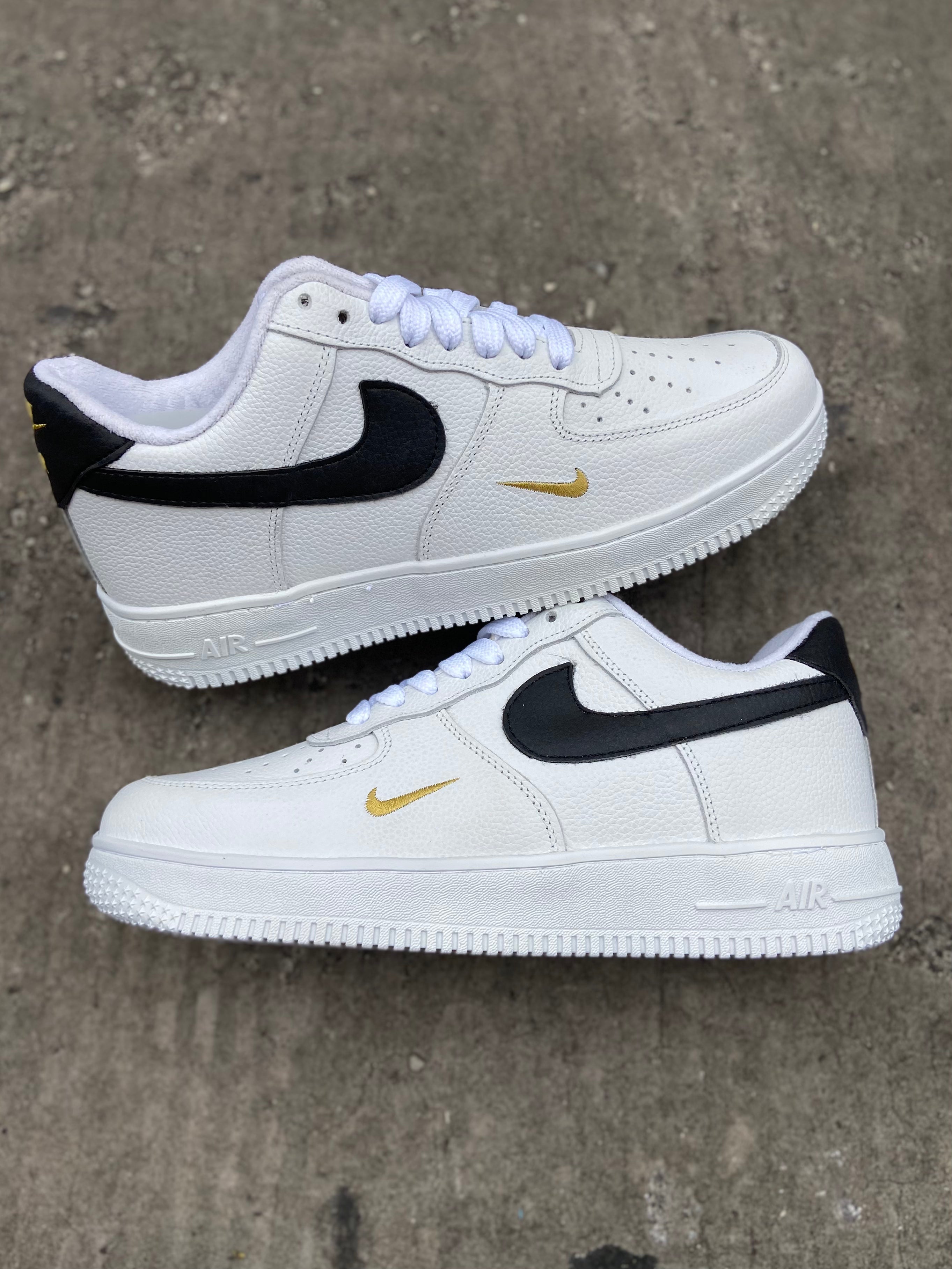 Nike Air Force 1 ’07 - White/Black Mini Swoosh Gold