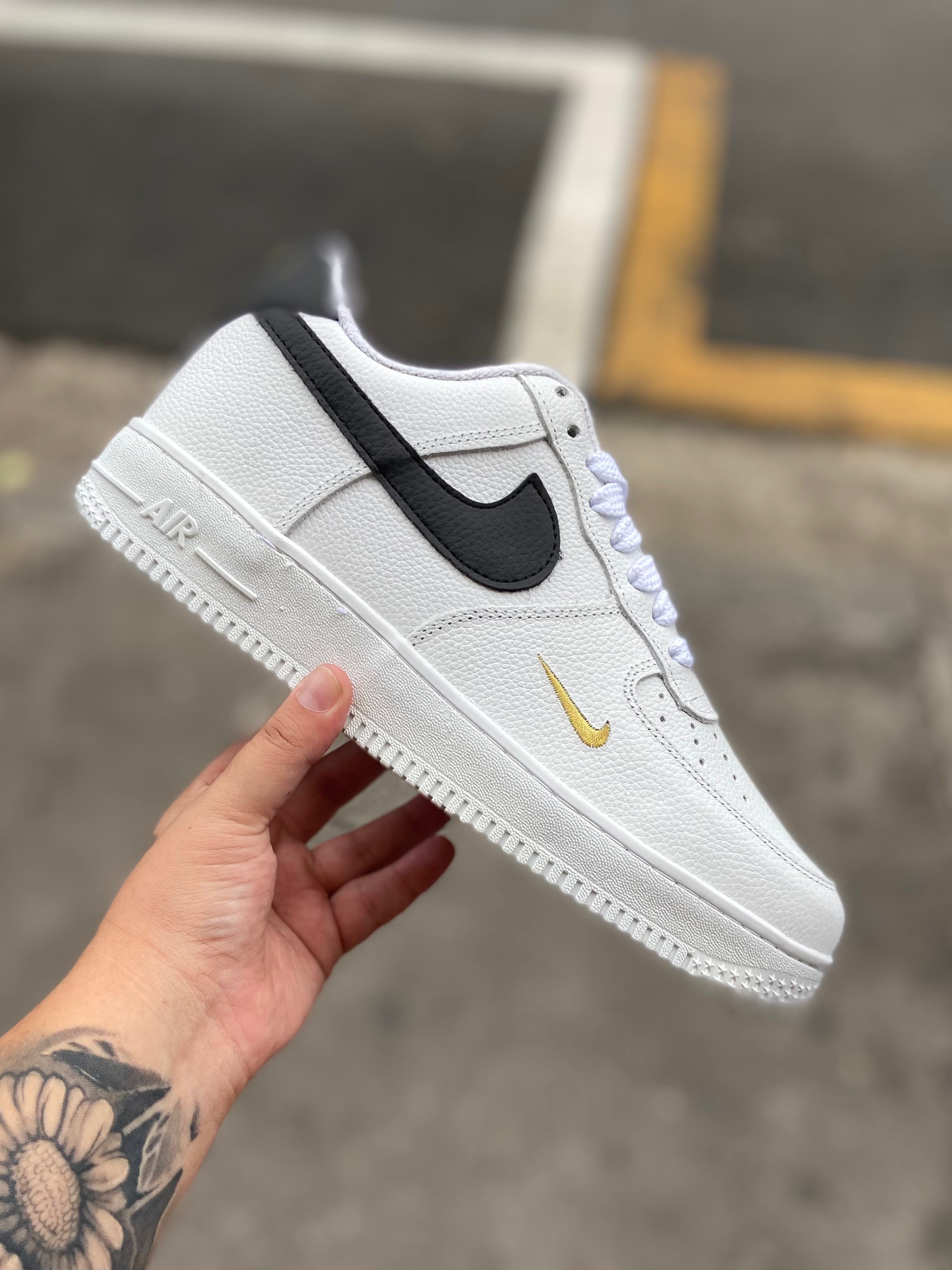 Nike Air Force 1 ’07 - White/Black Mini Swoosh Gold