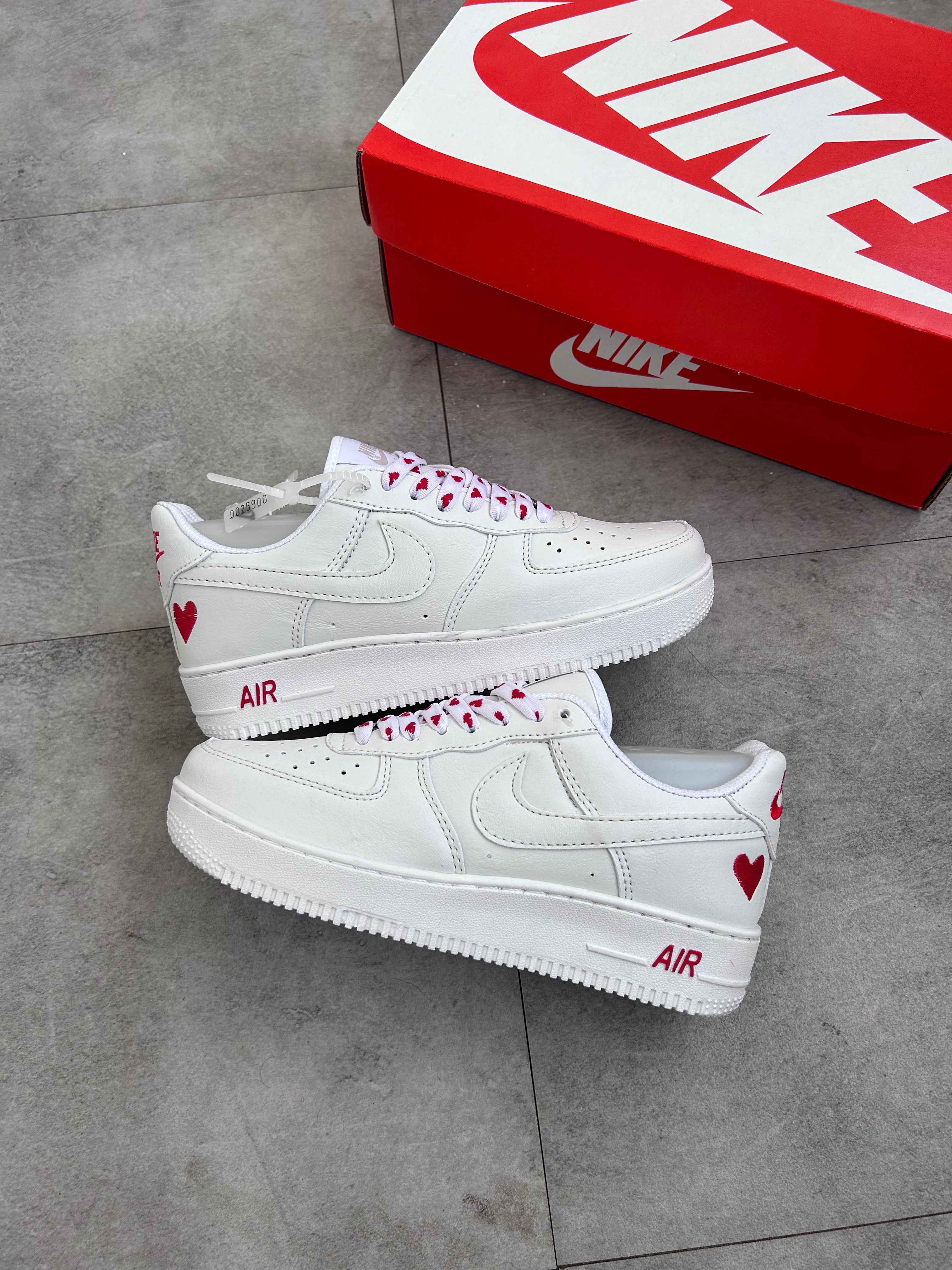 Nike Air Force 1 Low - Valentine’s Day White Red Hearts