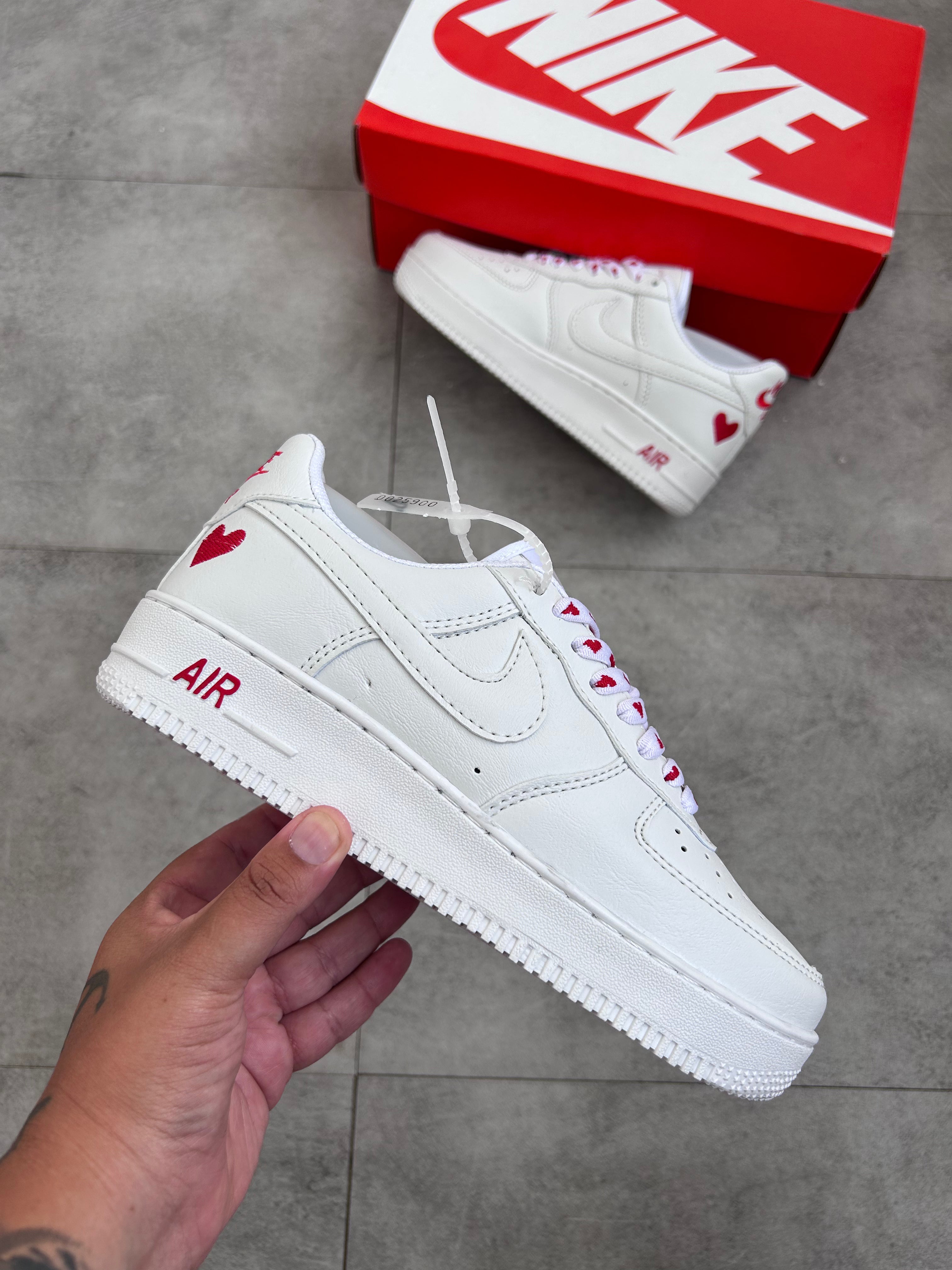 Nike Air Force 1 Low - Valentine’s Day White Red Hearts