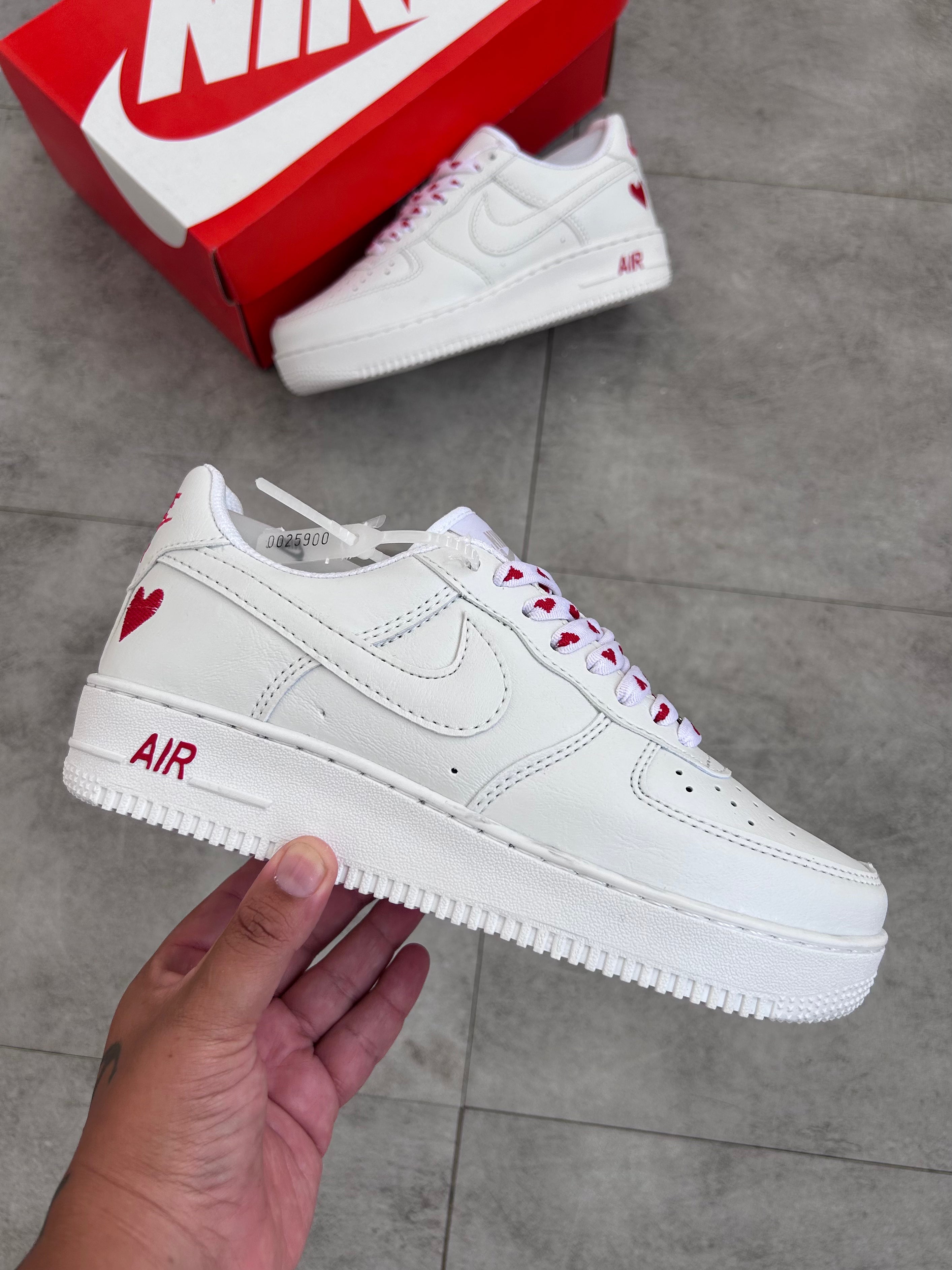 Nike Air Force 1 Low - Valentine’s Day White Red Hearts