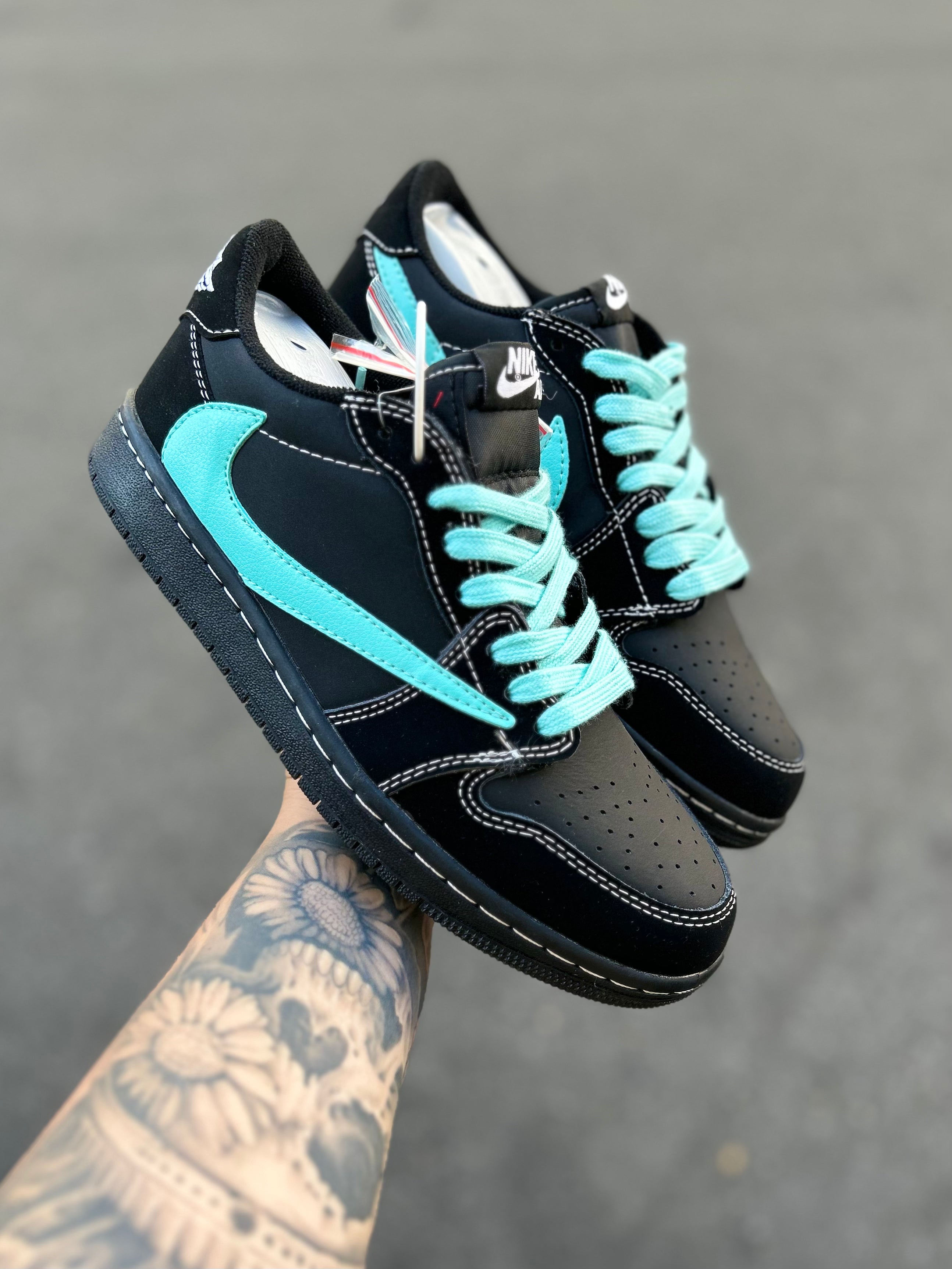 Air Jordan 1 Low - OG x Travis Scott Black Tiffany