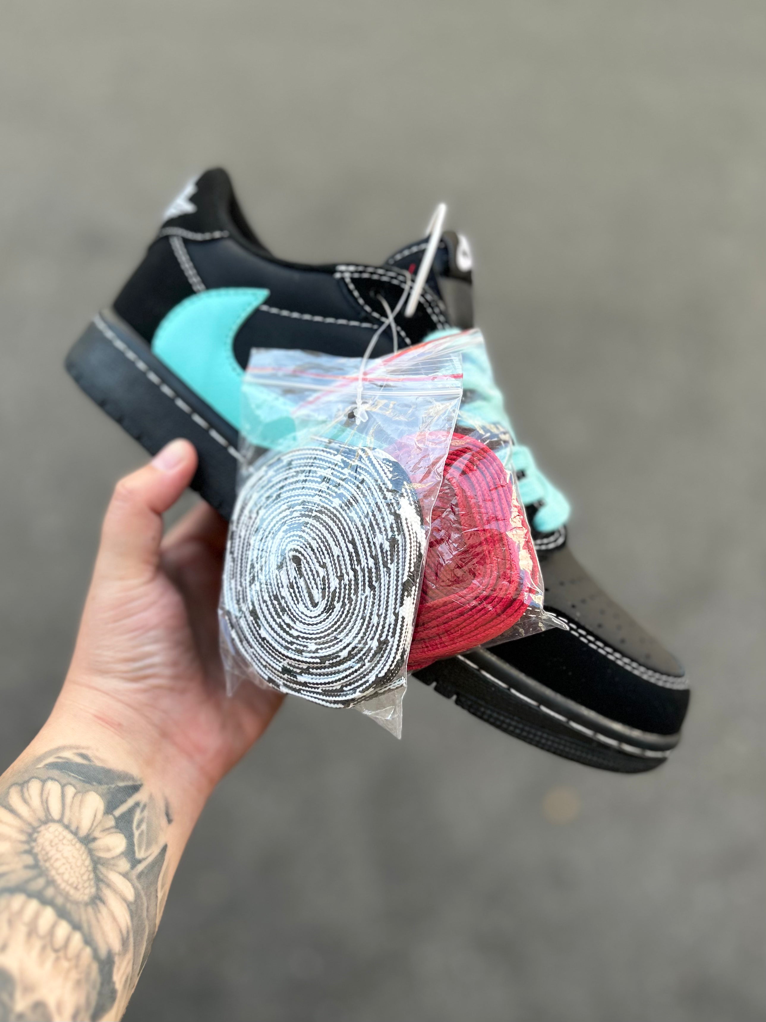 Air Jordan 1 Low - OG x Travis Scott Black Tiffany