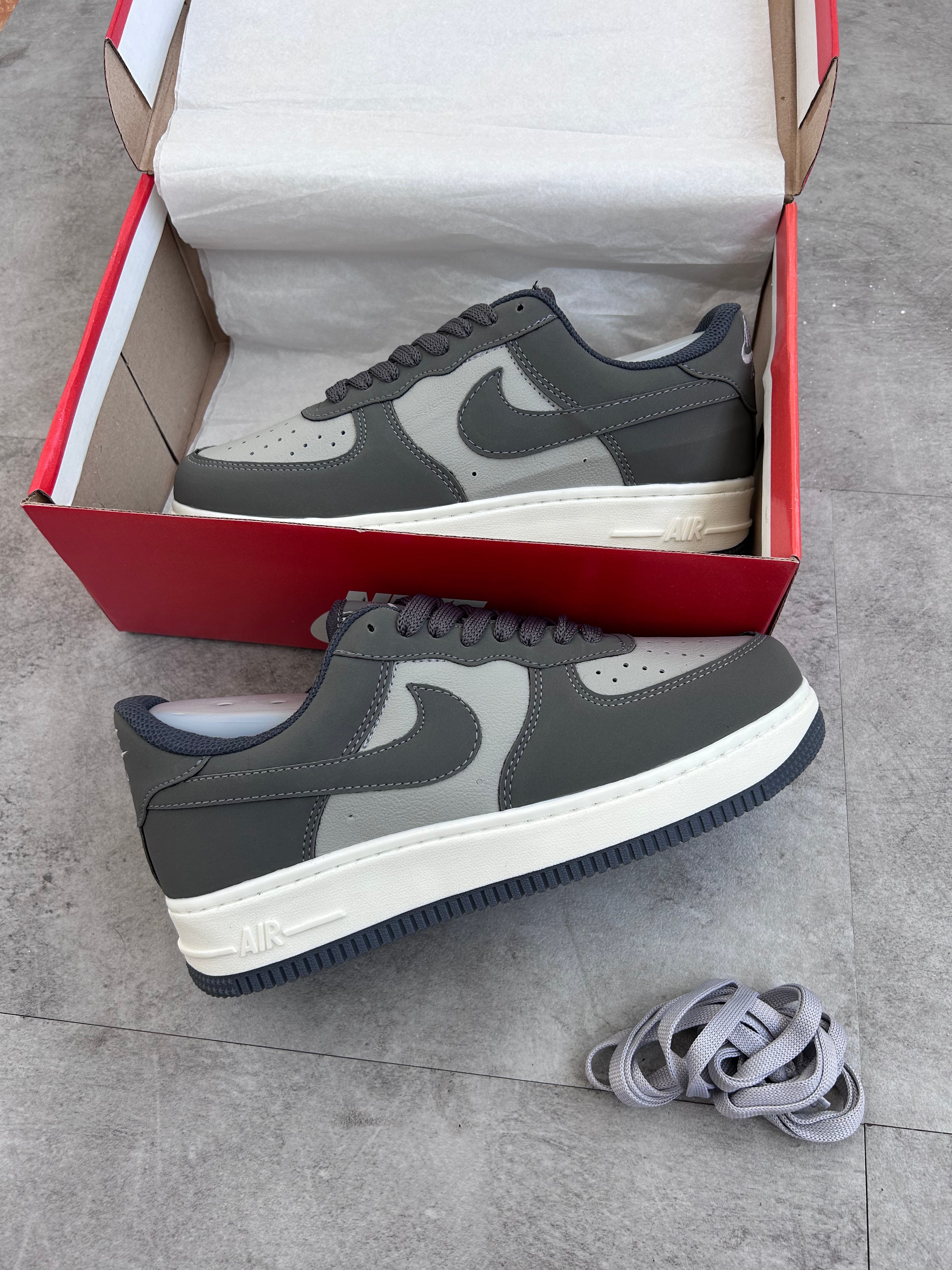 Nike Air Force 1 ’07 - White / Wolf Grey