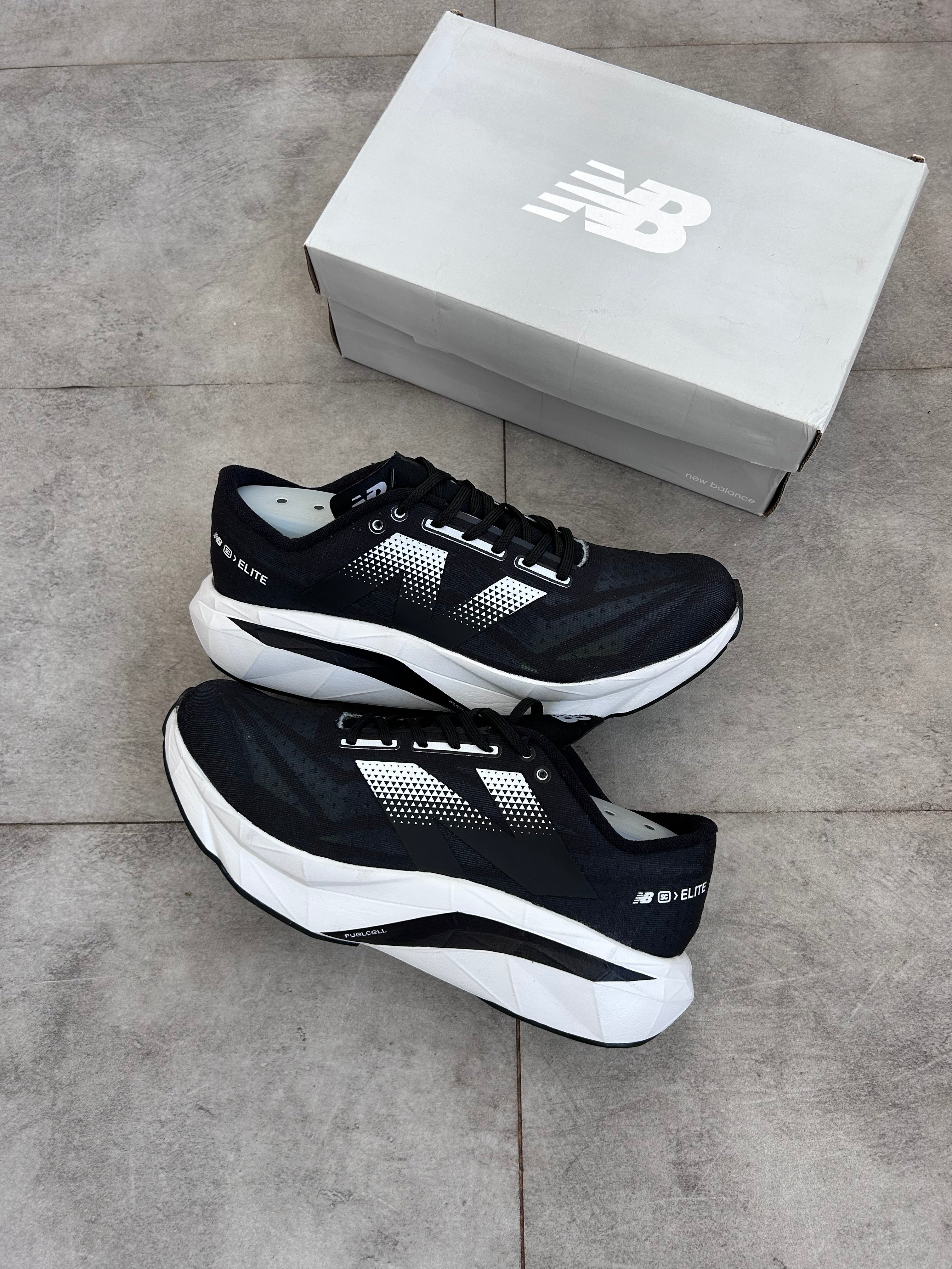 New Balance FuelCell SuperComp Elite v5 - Black/White