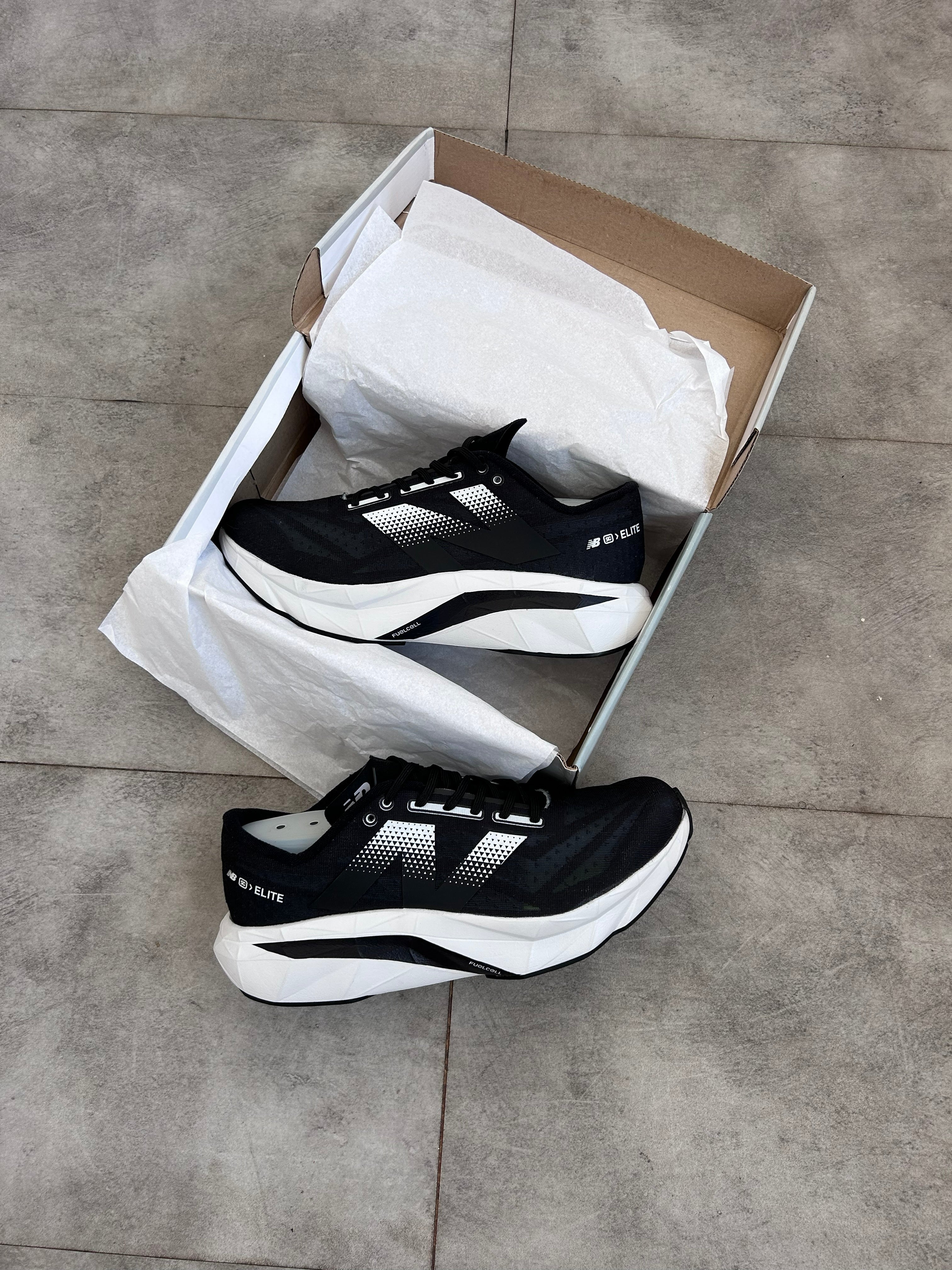 New Balance FuelCell SuperComp Elite v5 - Black/White