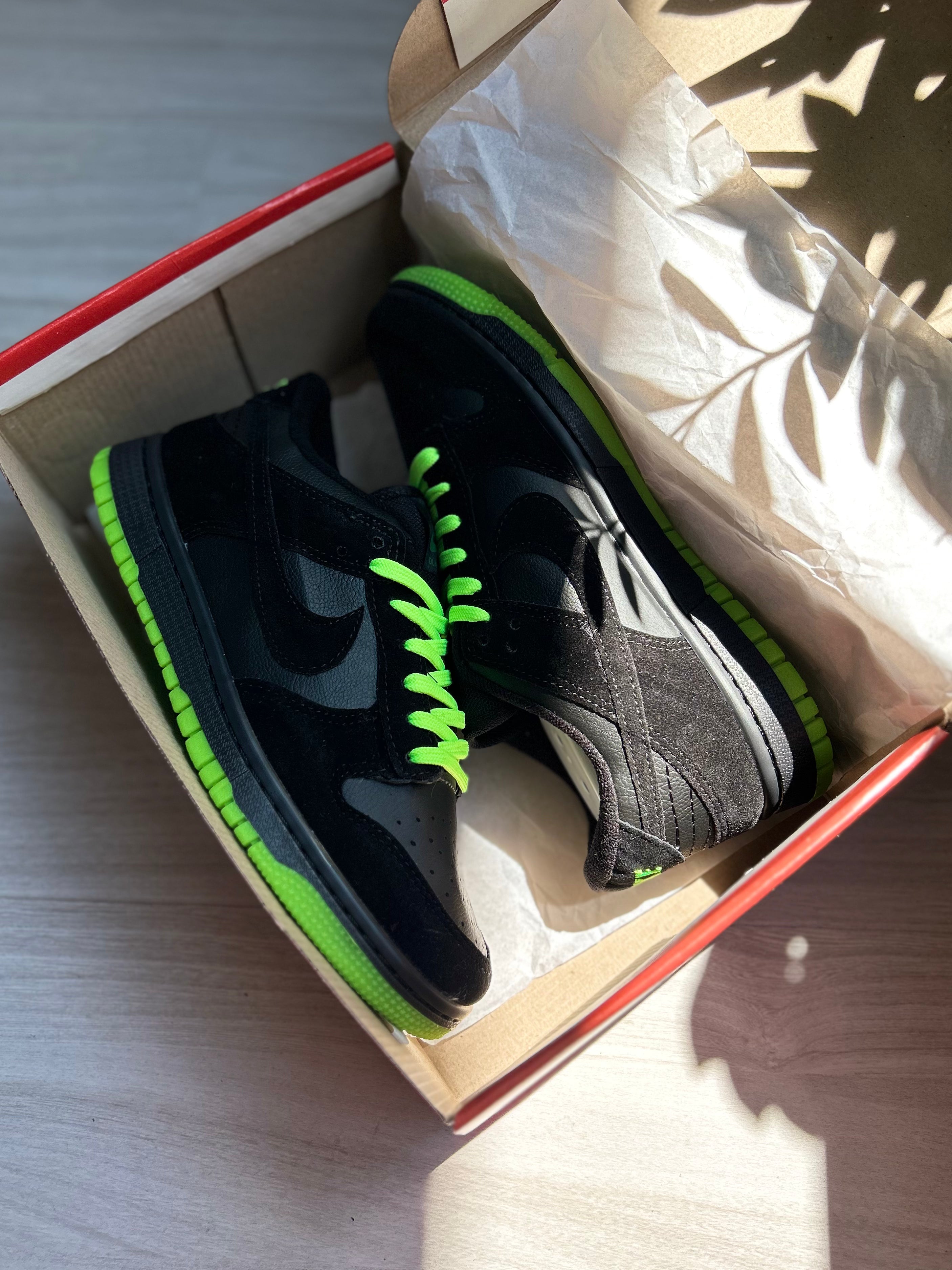 Nike Dunk Low Retro - Black Green Strike