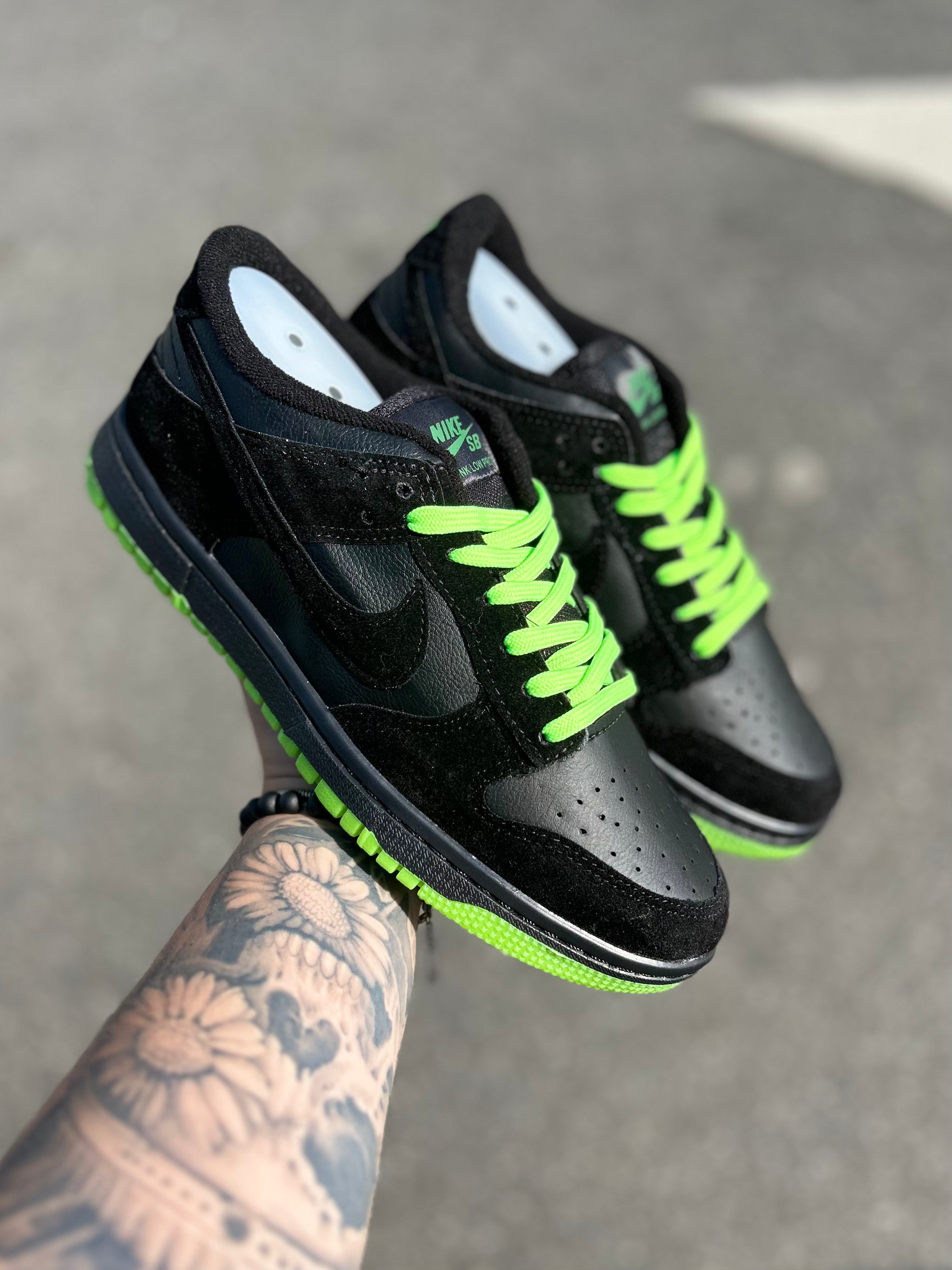 Nike Dunk Low Retro - Black Green Strike