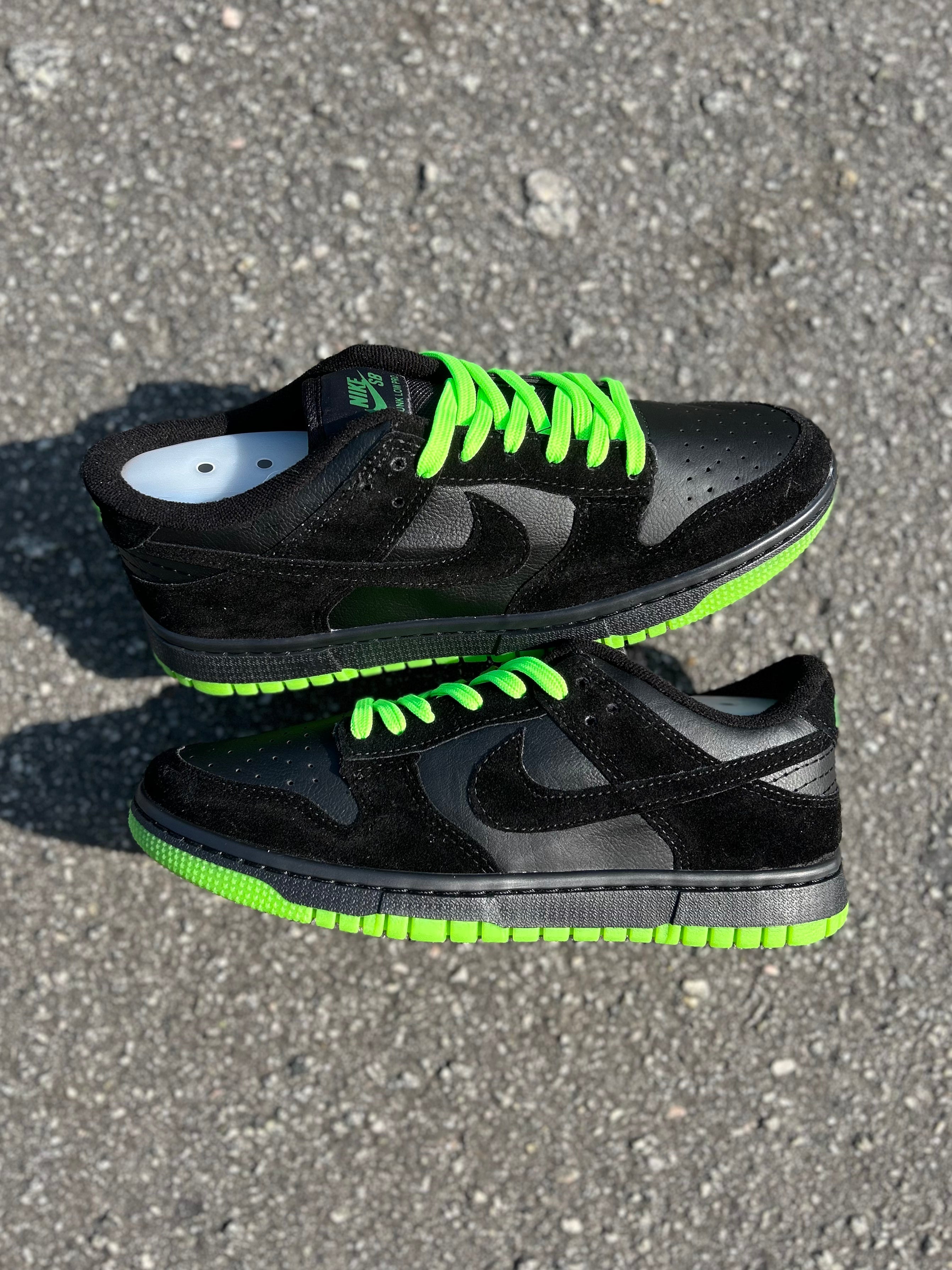 Nike Dunk Low Retro - Black Green Strike