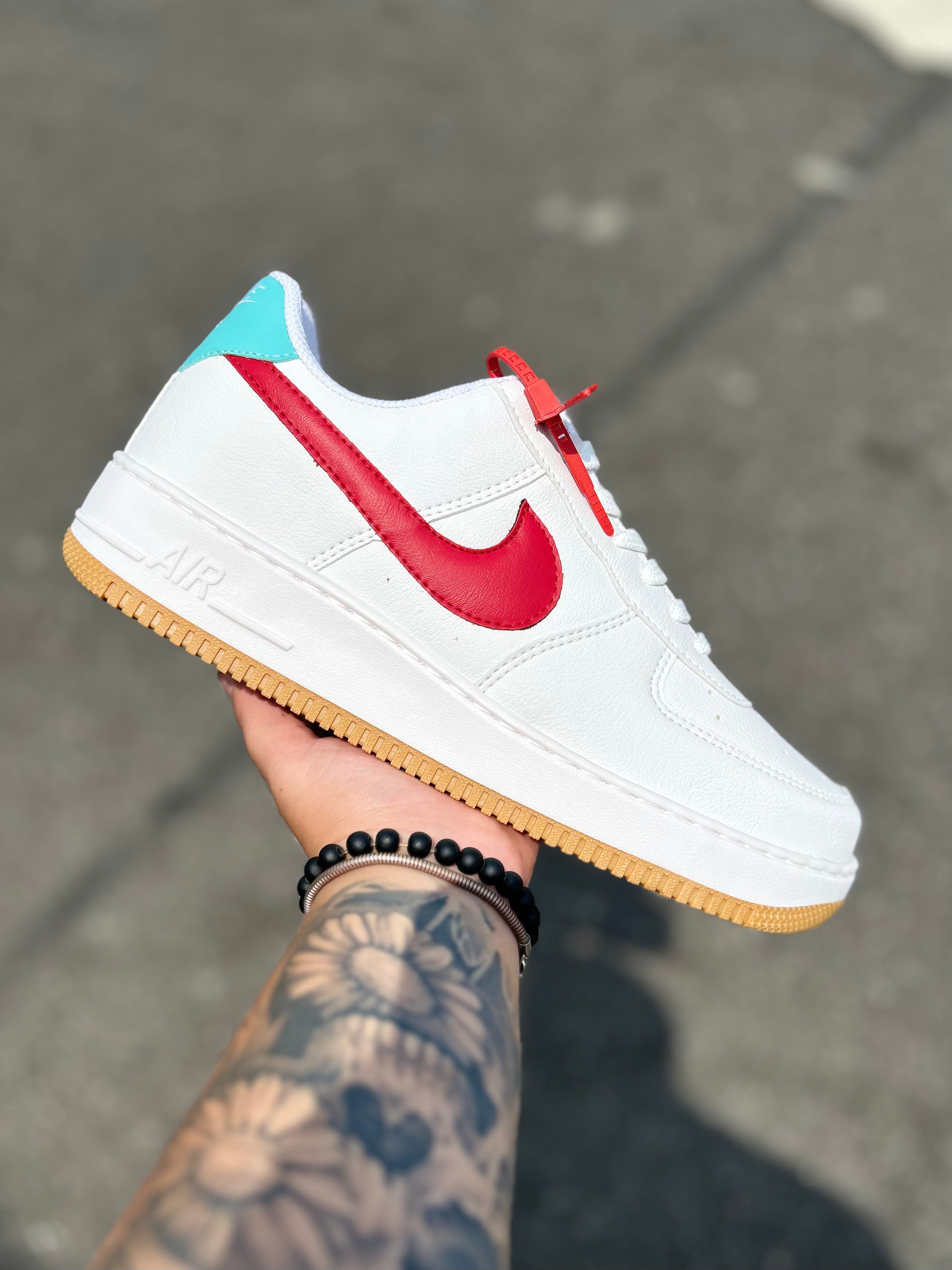 Nike Air Force 1 ’07 LV8 - White/University Red/Turbo Green