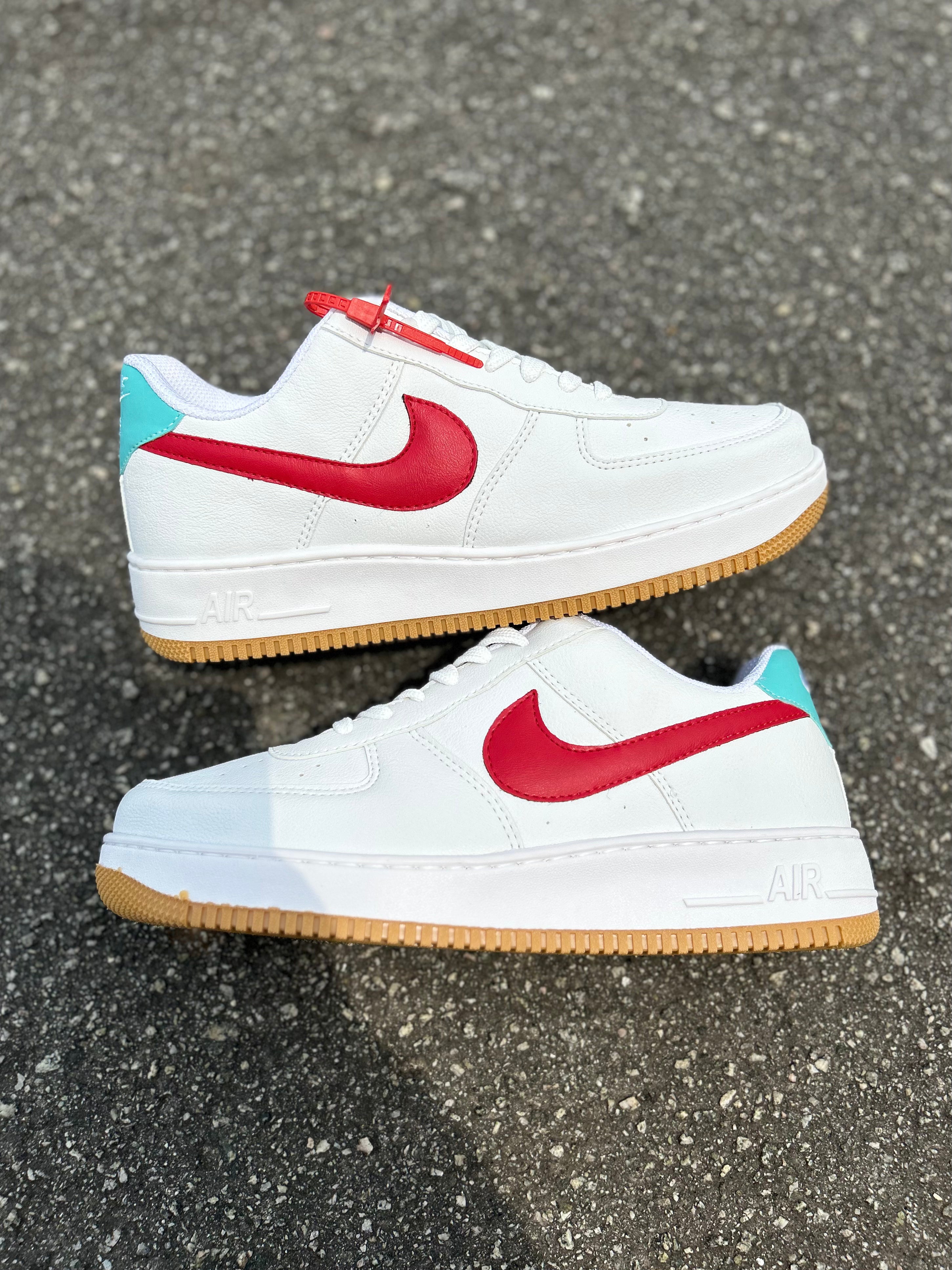 Nike Air Force 1 ’07 LV8 - White/University Red/Turbo Green
