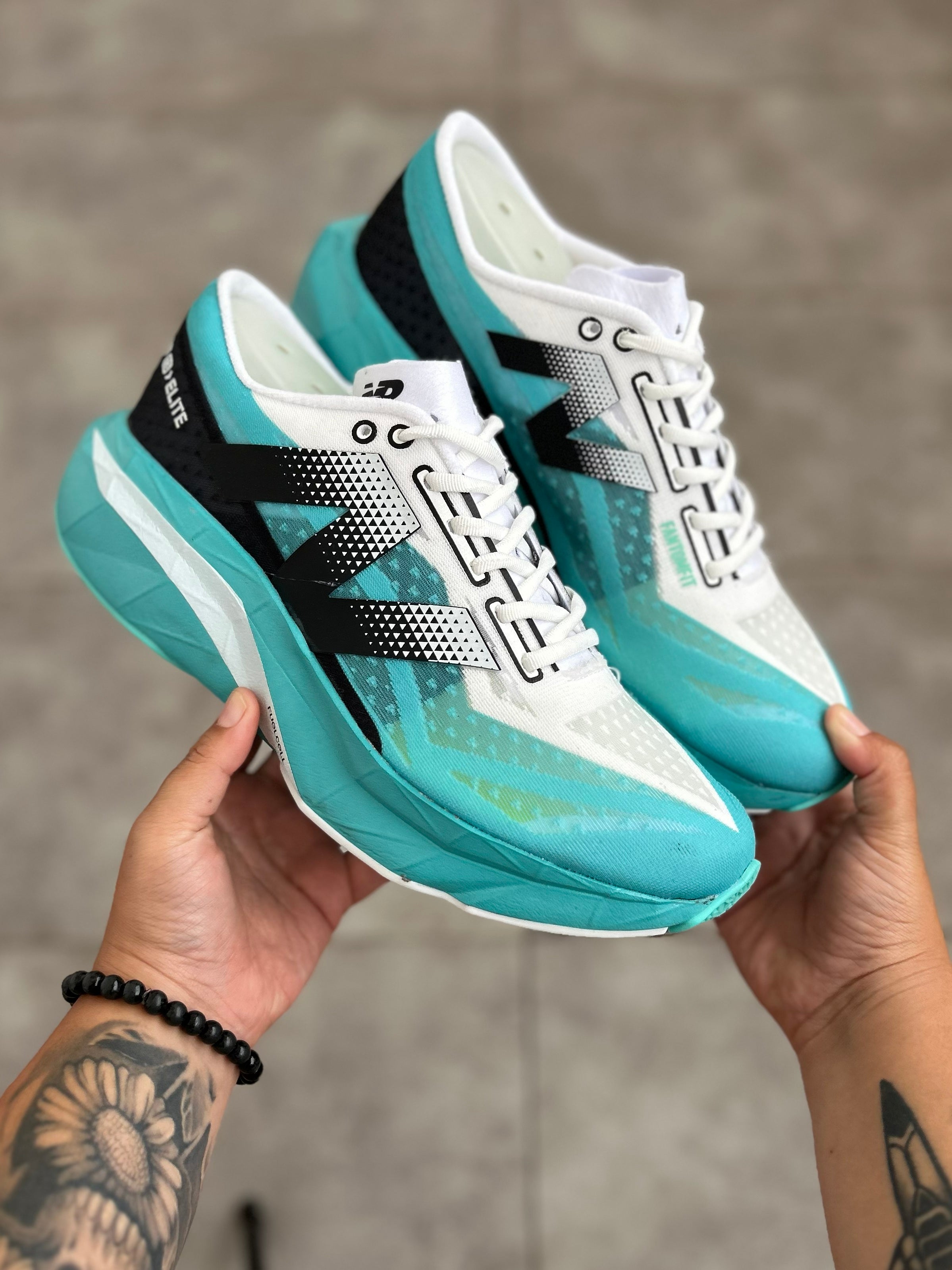 New Balance FuelCell SuperComp Elite v5 - White/Electric Blue