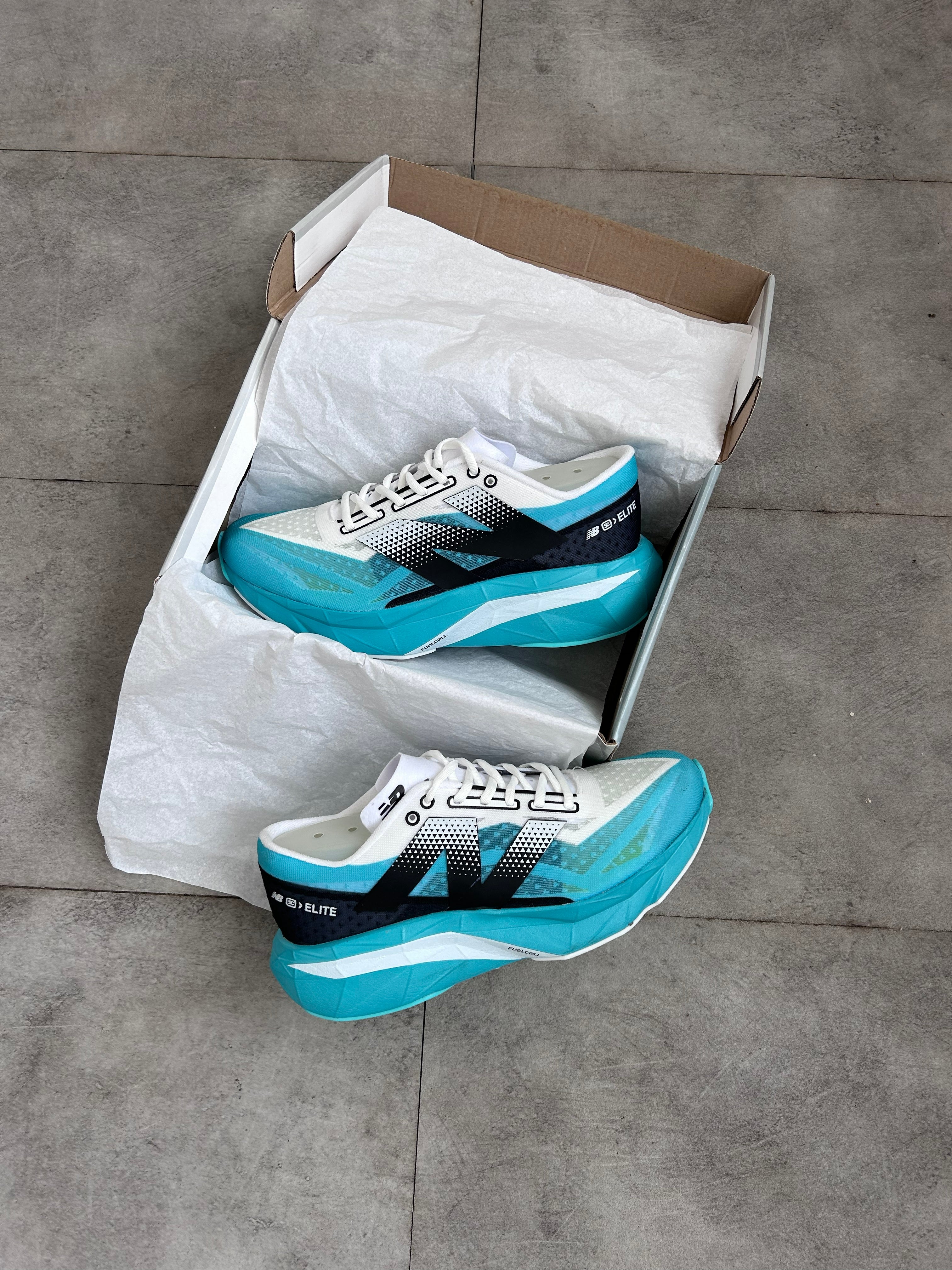 New Balance FuelCell SuperComp Elite v5 - White/Electric Blue