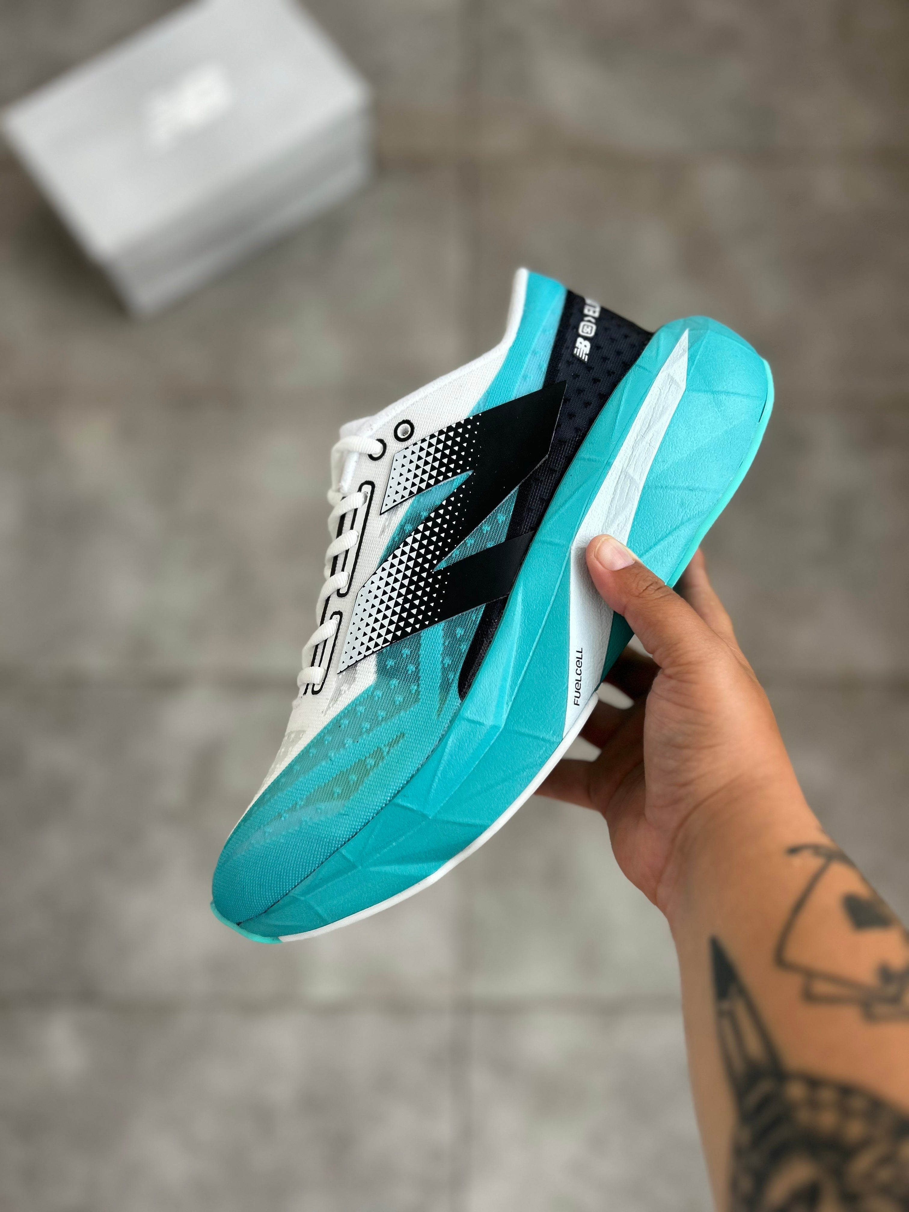 New Balance FuelCell SuperComp Elite v5 - White/Electric Blue