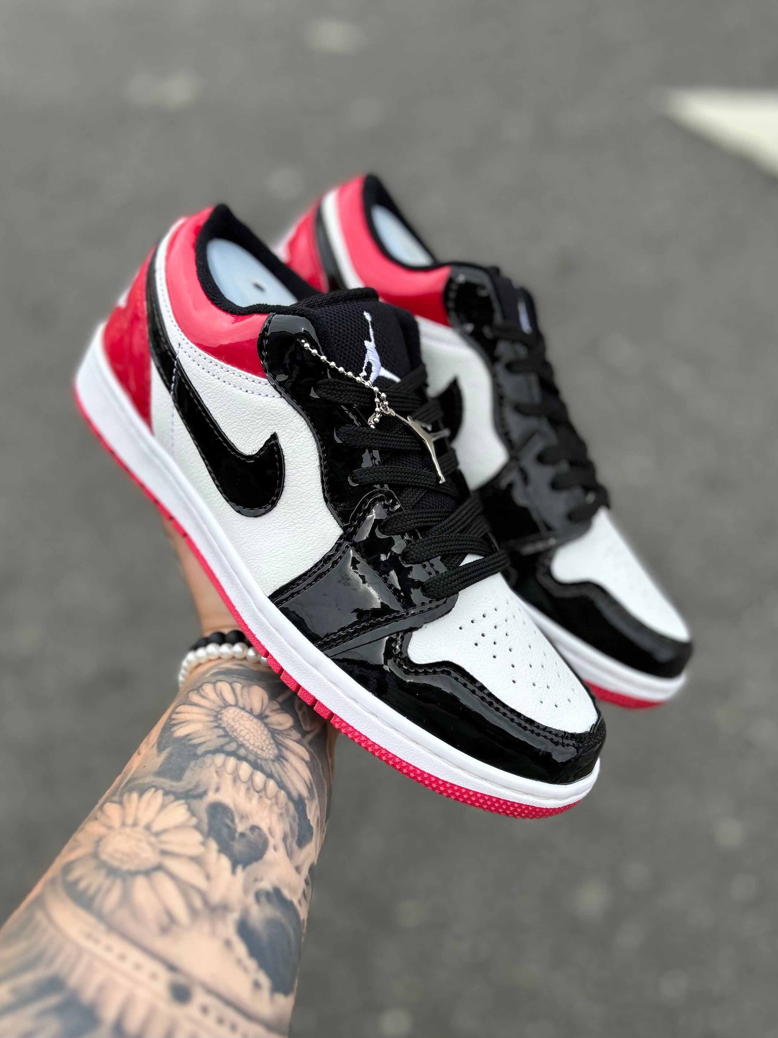 Air Jordan 1 Low SE - Patent Black Toe Red