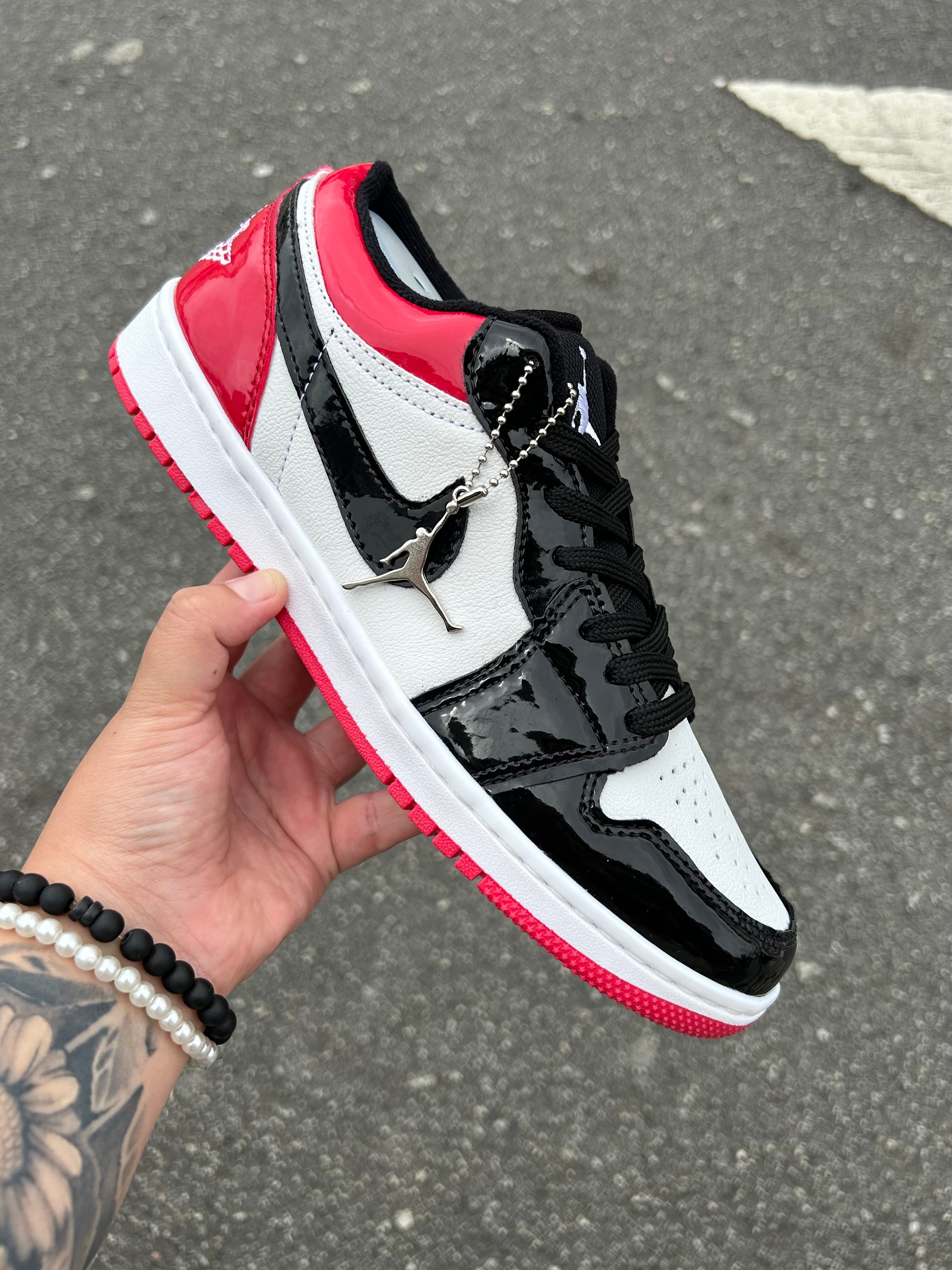 Air Jordan 1 Low SE - Patent Black Toe Red
