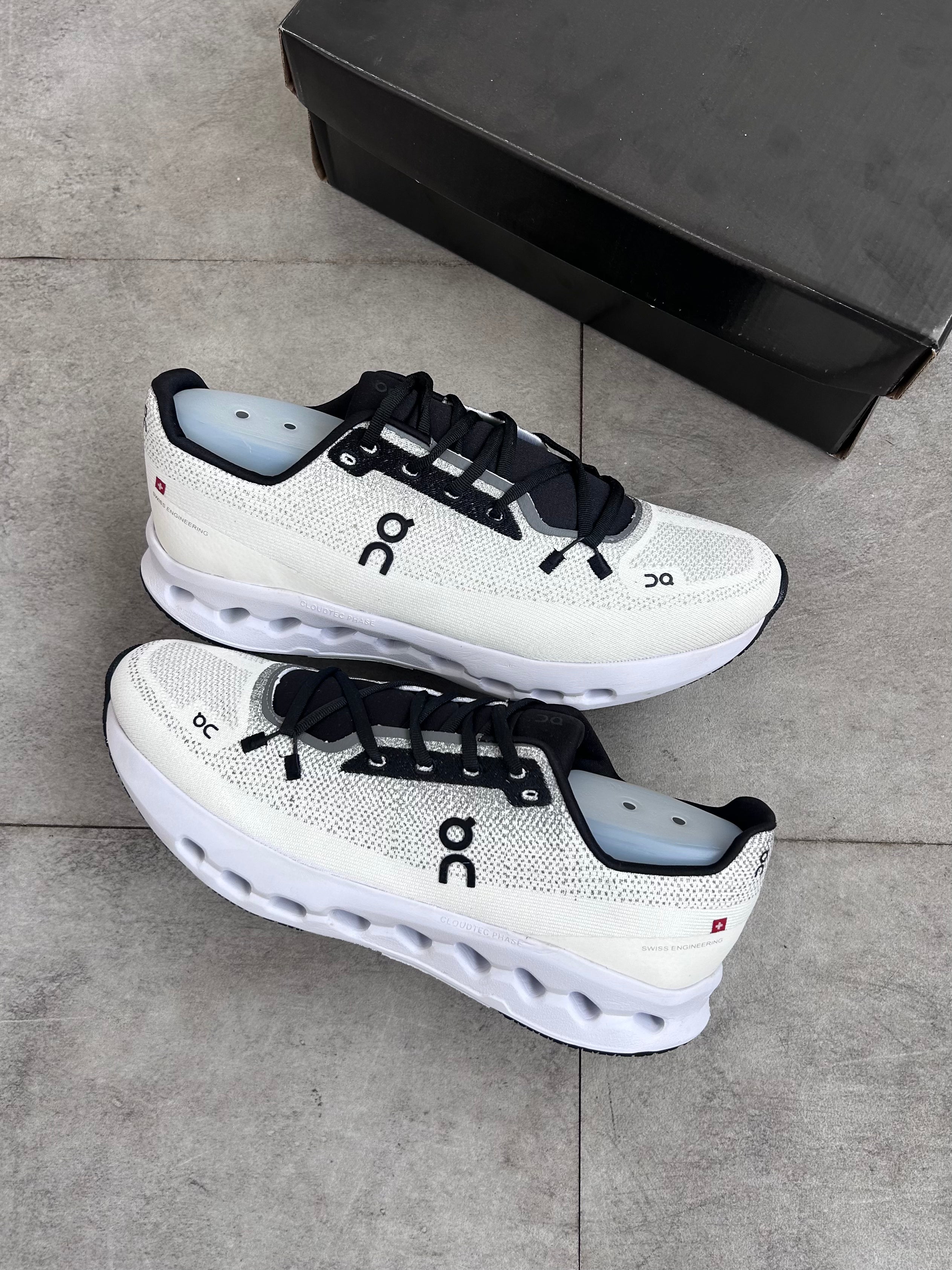 On Running Cloudmonster - White | Black