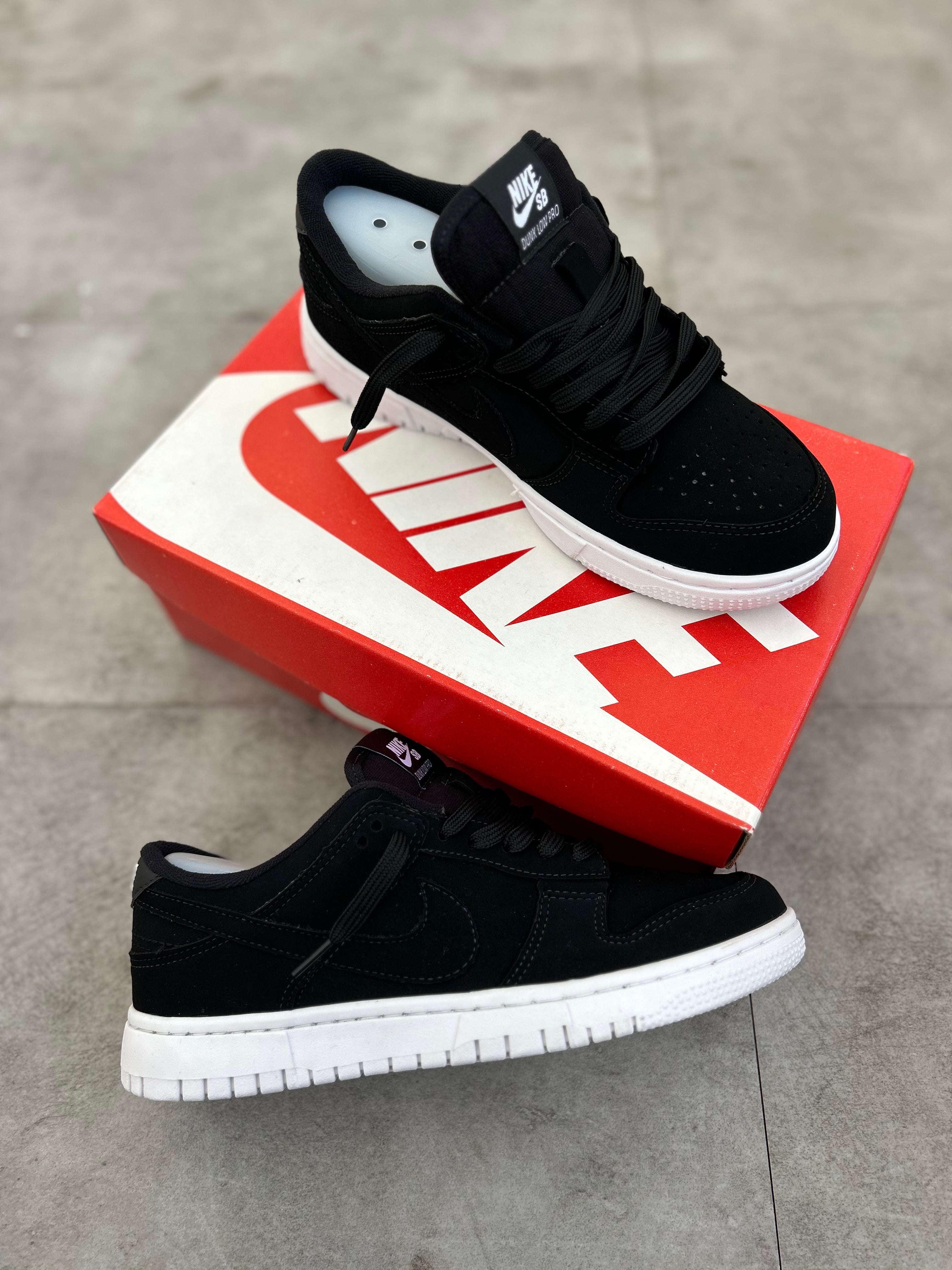 Nike SB Dunk Low Pro - Black