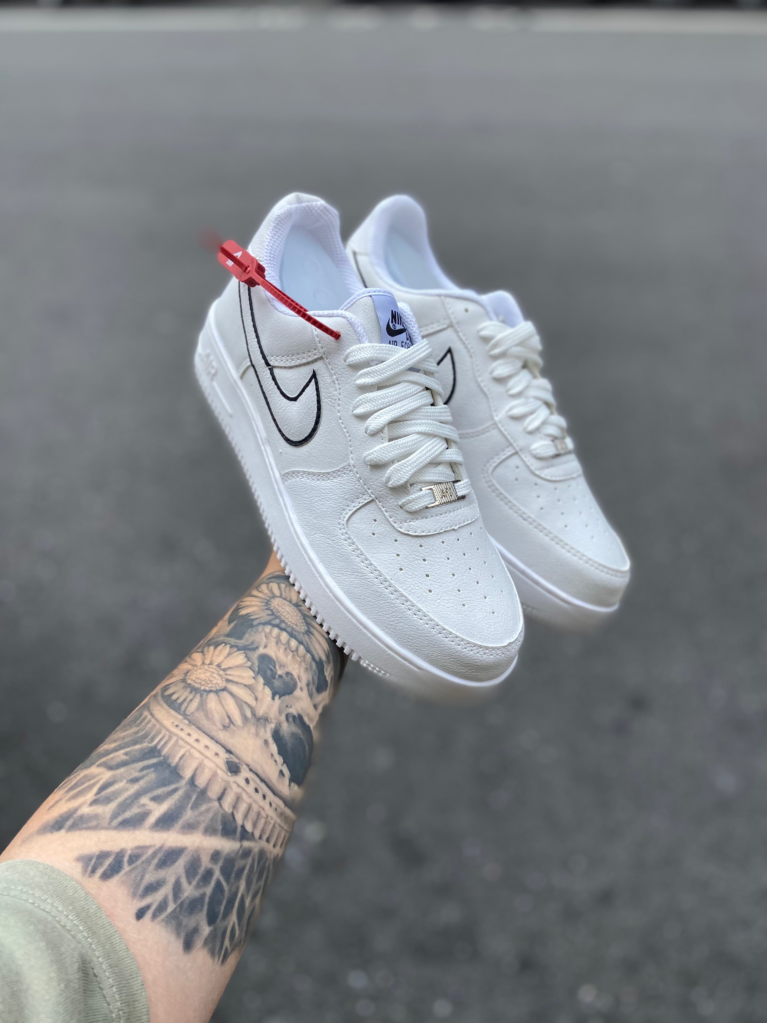 Nike Air Force 1 ’07 - White Black Outline