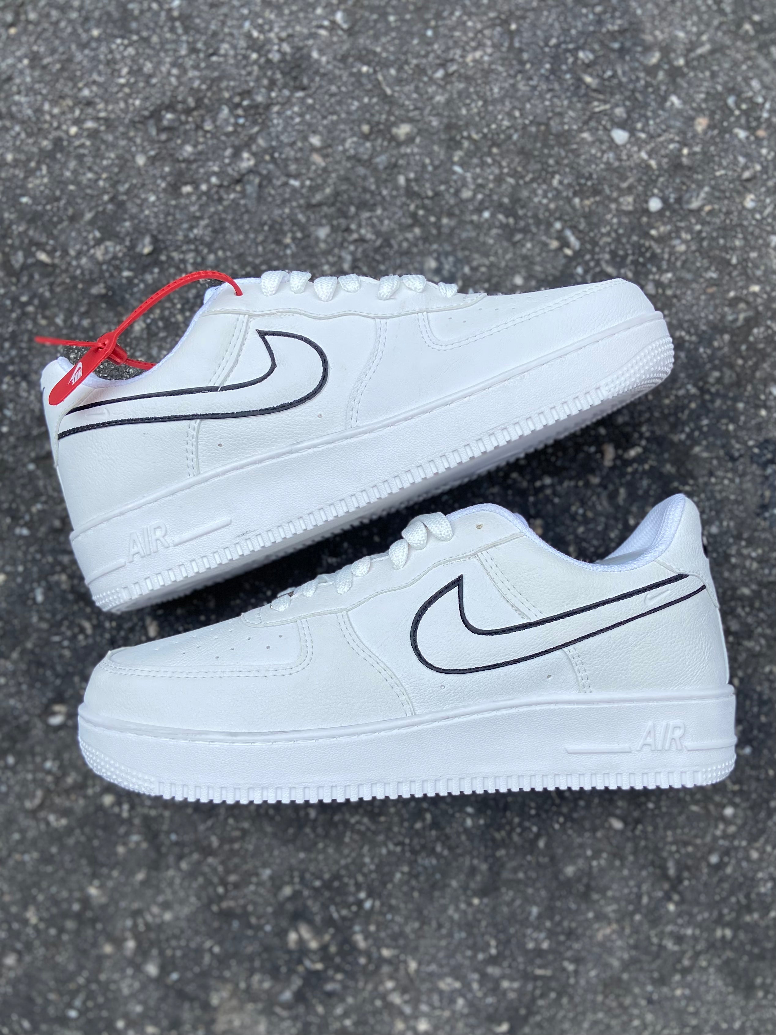 Nike Air Force 1 ’07 - White Black Outline