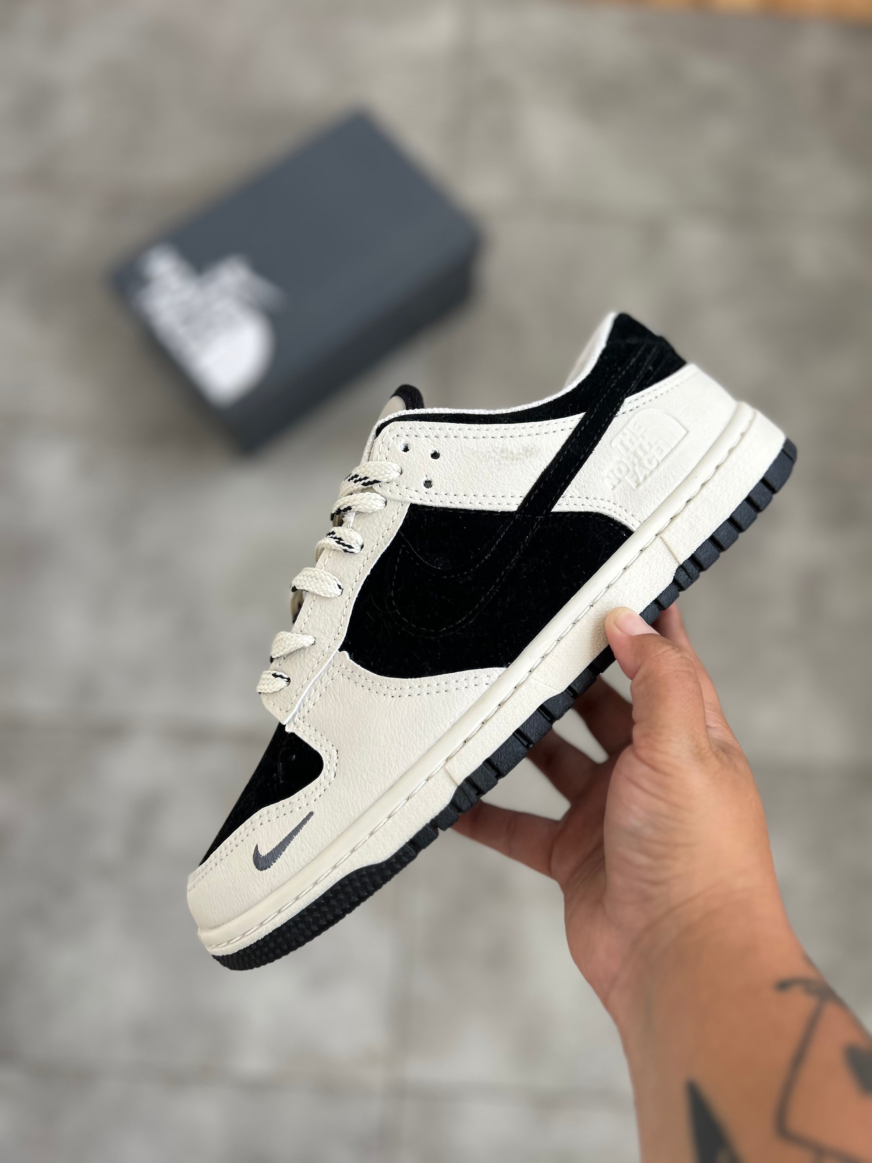 Nike Dunk Low x The North Face - Black/Sail