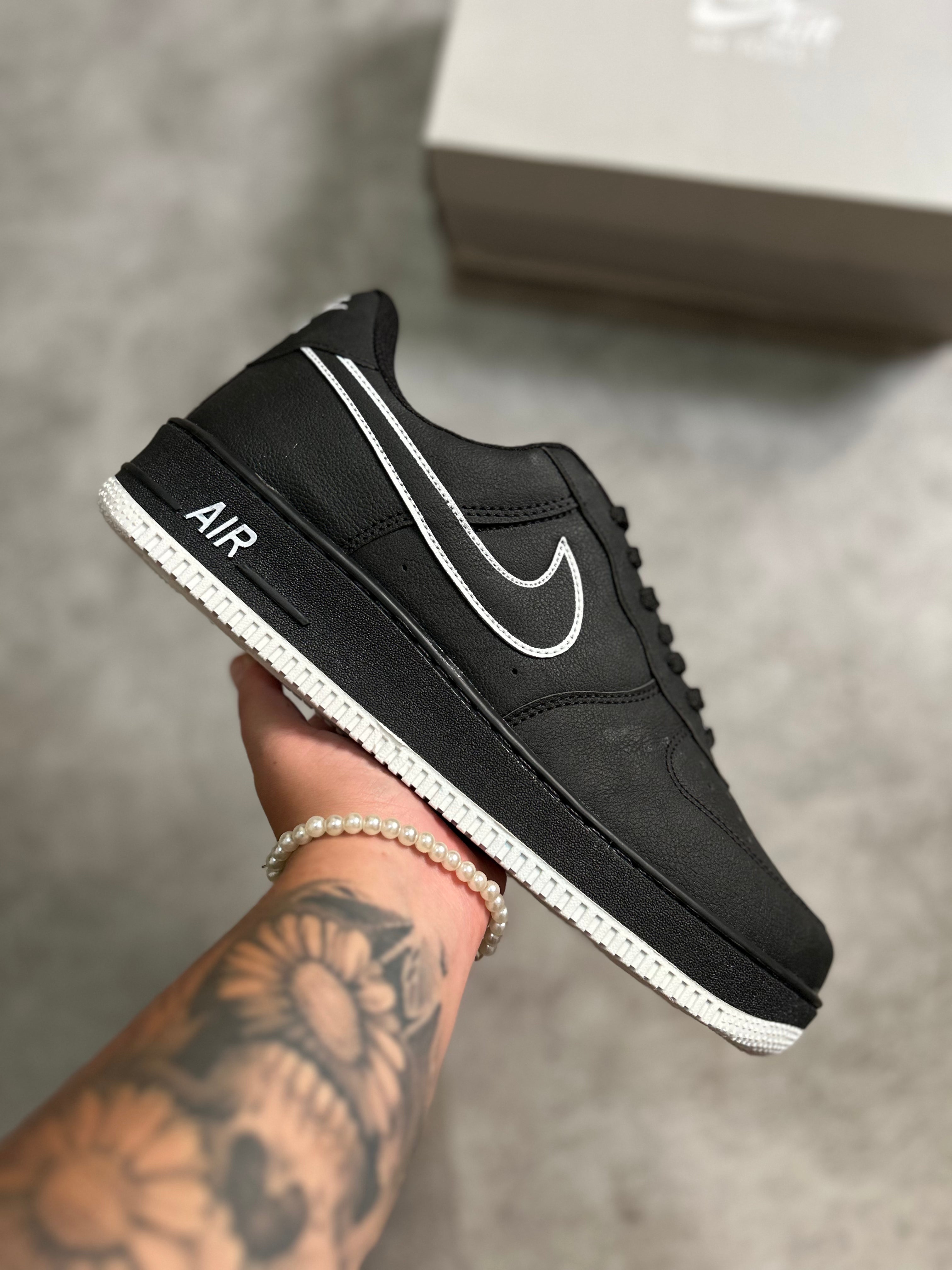 Nike Air Force 1 ’07 - LV8 Black Outline Swoosh