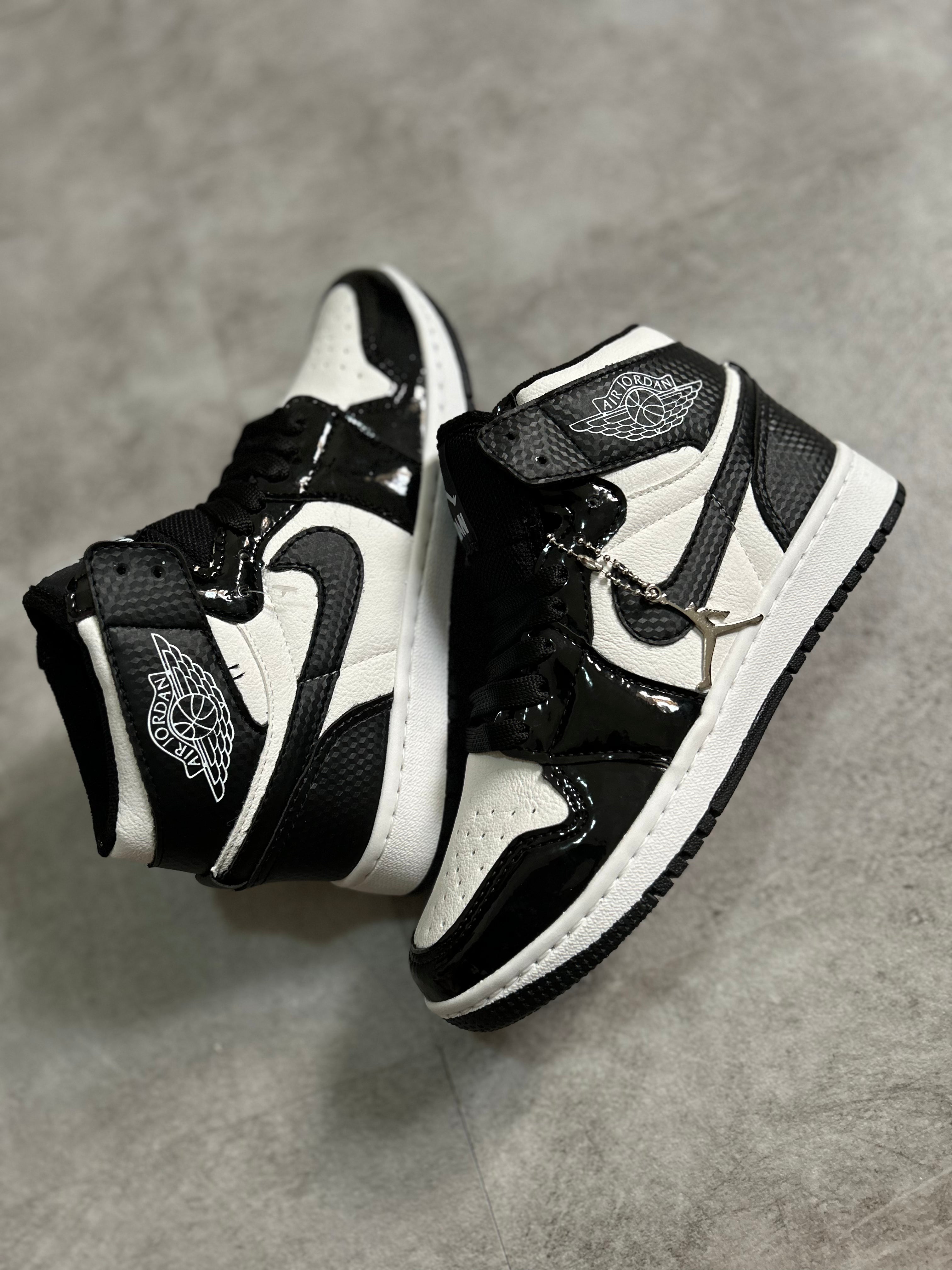 Air Jordan 1 - Mid SE Patent Black/White