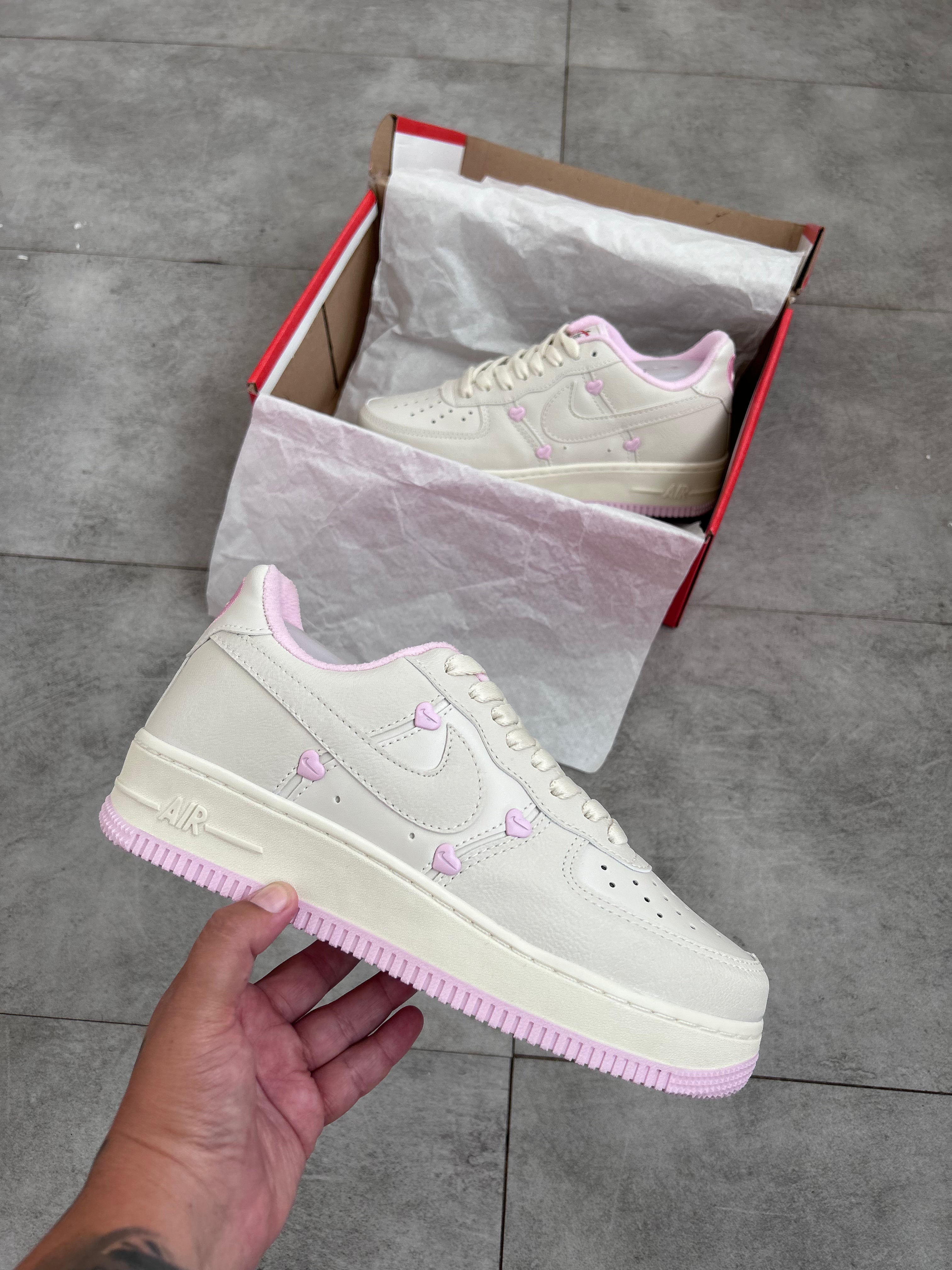 Nike Air Force 1 ’07 - Pink Hearts